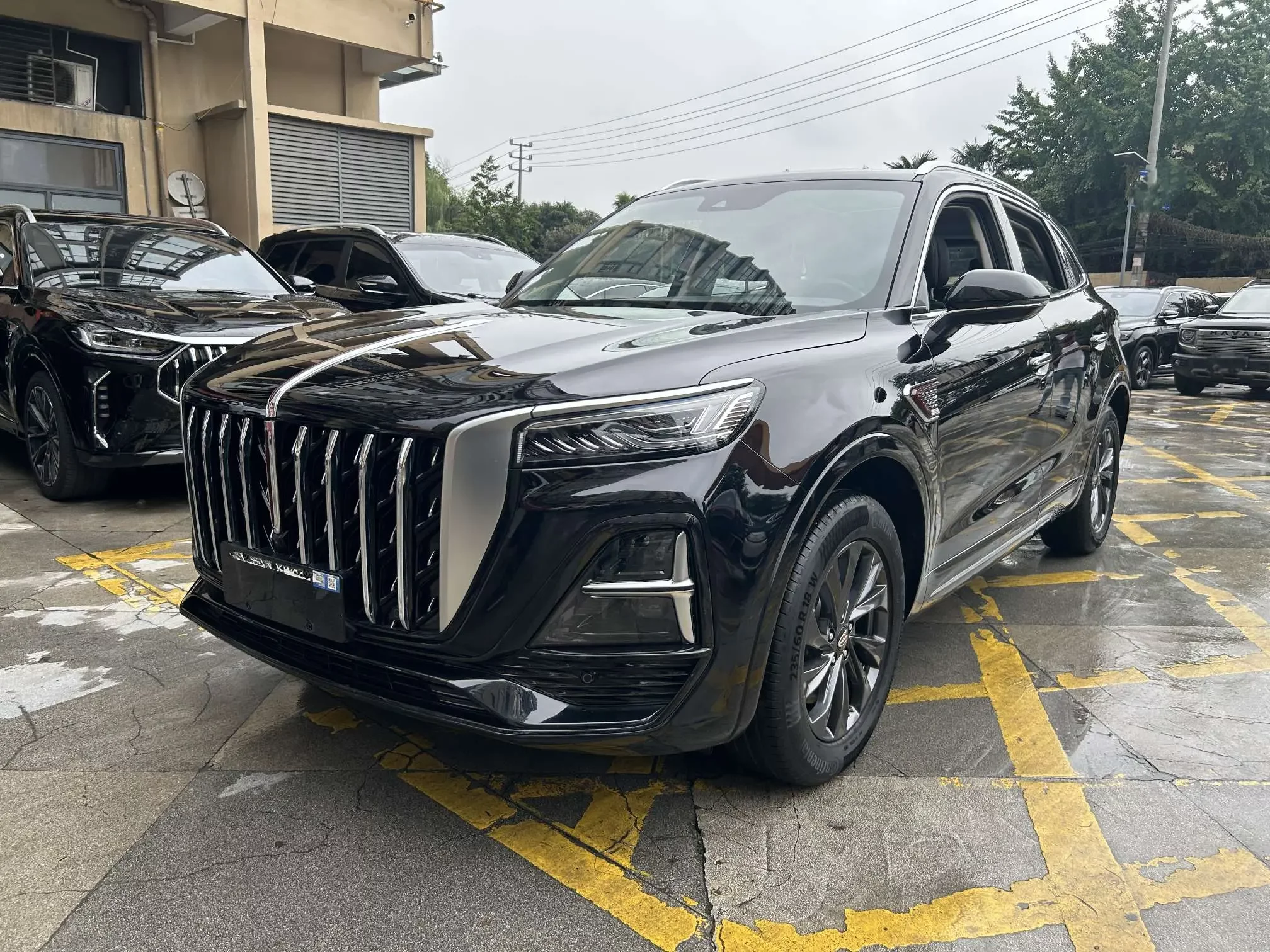 Hongqi HS5