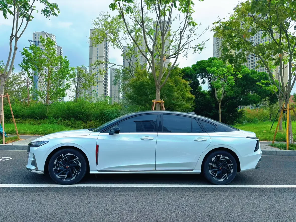 Hongqi H6