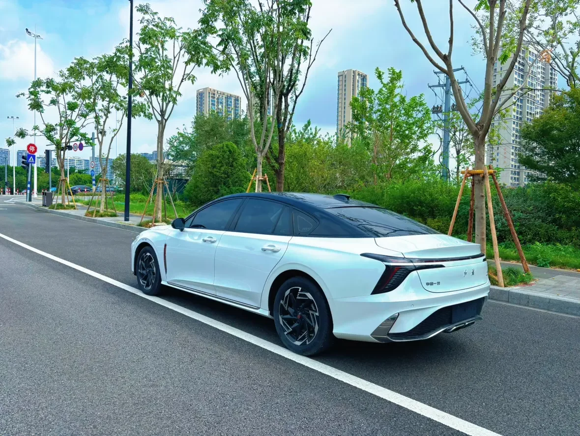 Hongqi H6