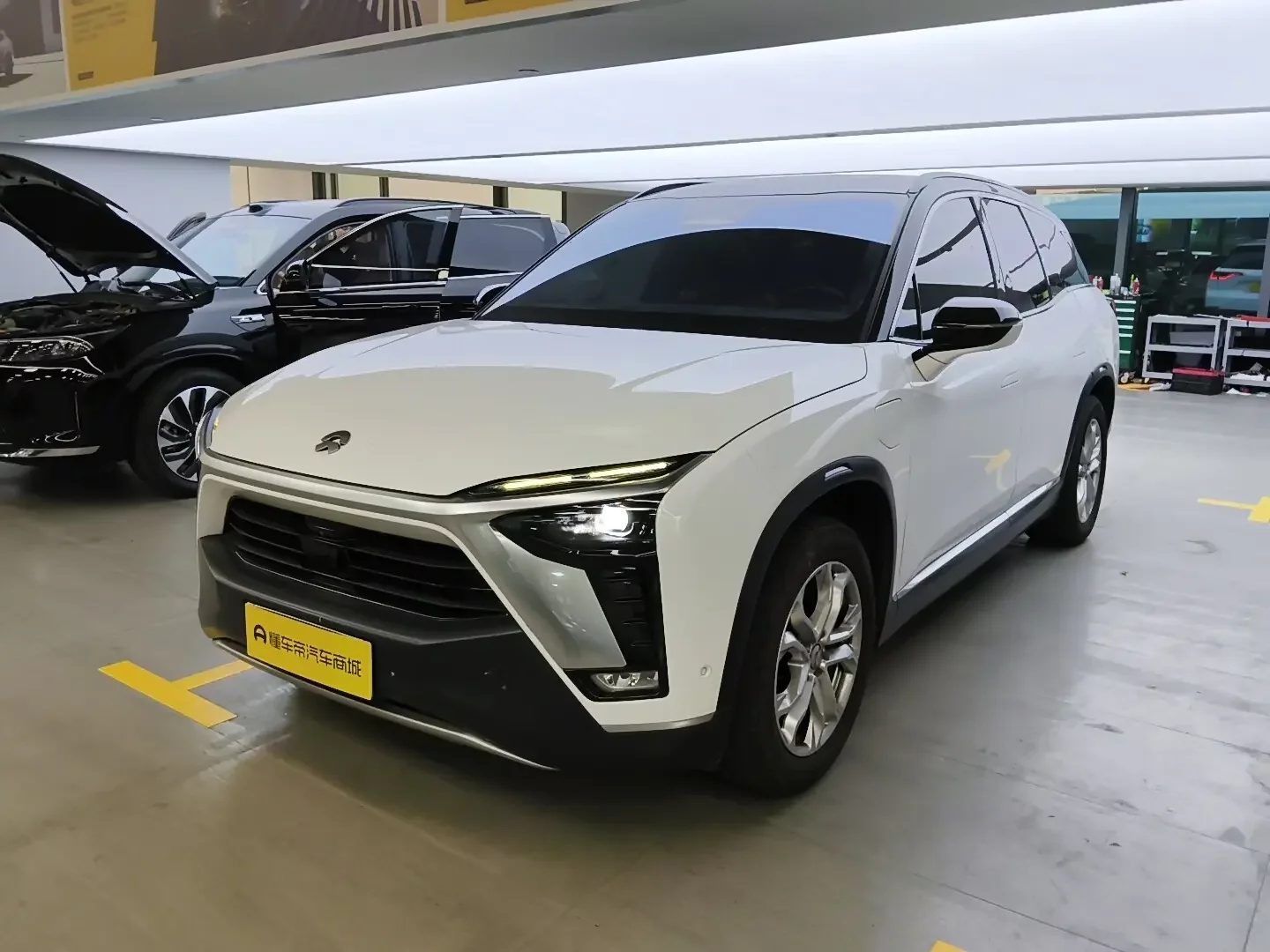 NIO ES8  из Китая