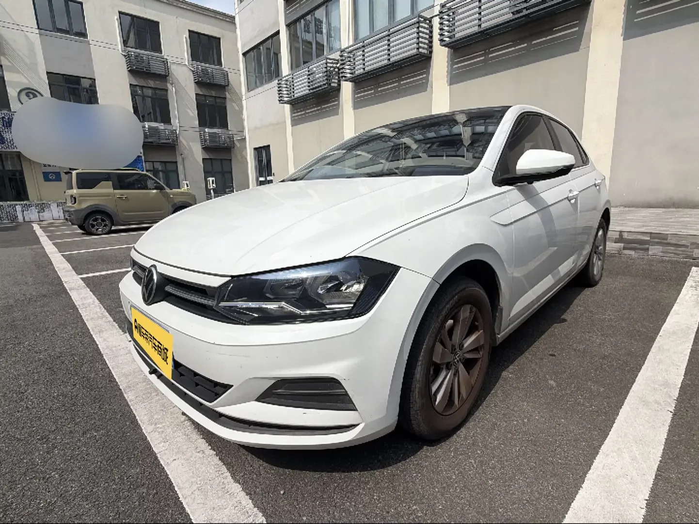 VOLKSWAGEN POLO