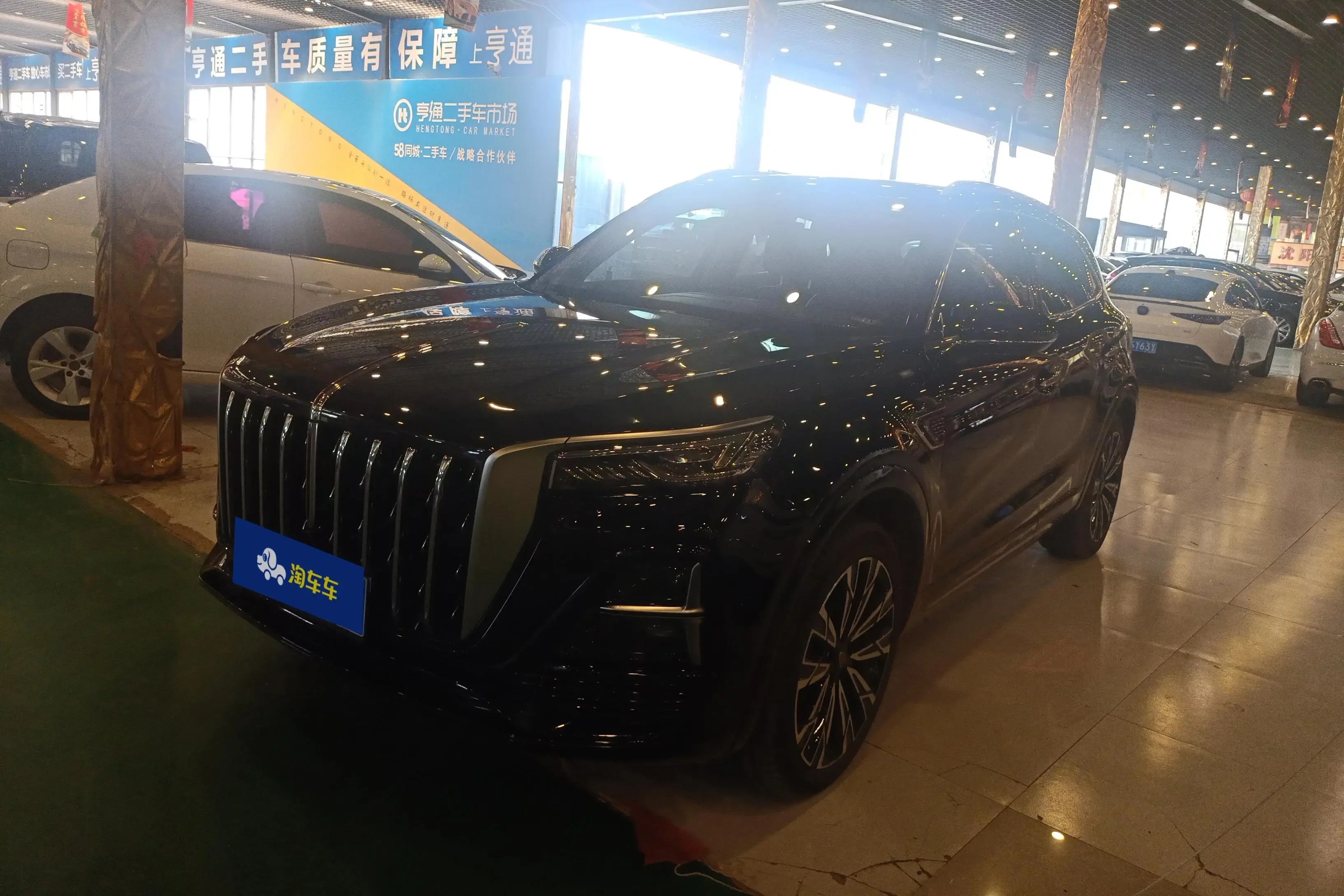 Hongqi HS5