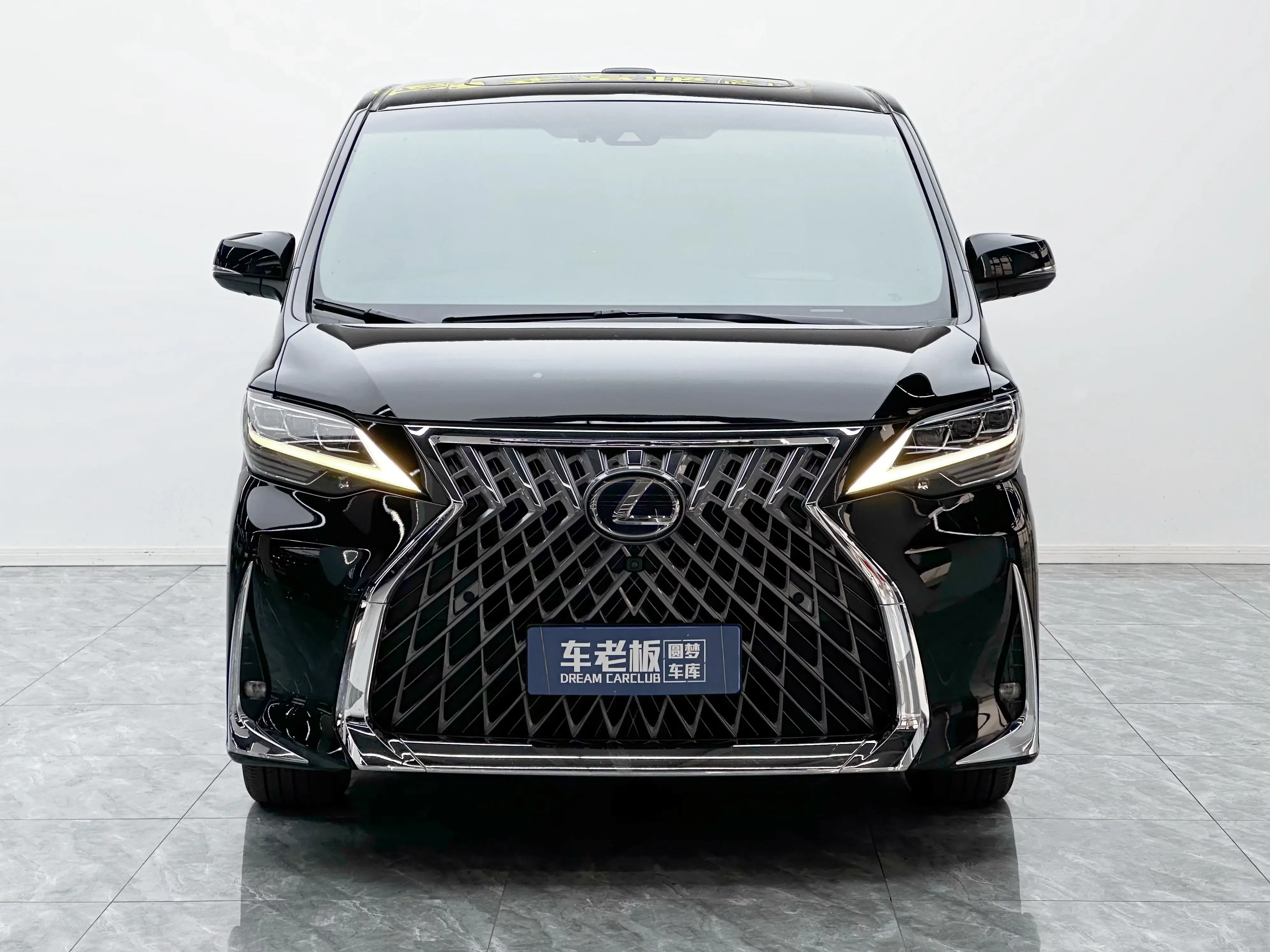Lexus LM