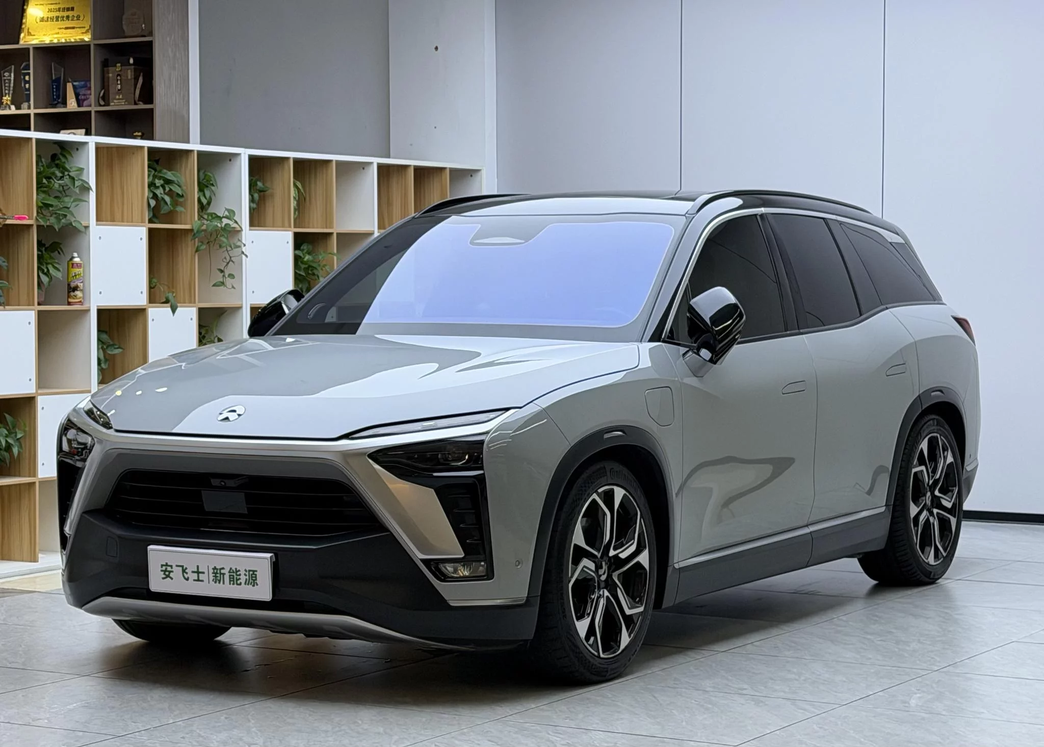 NIO ES8