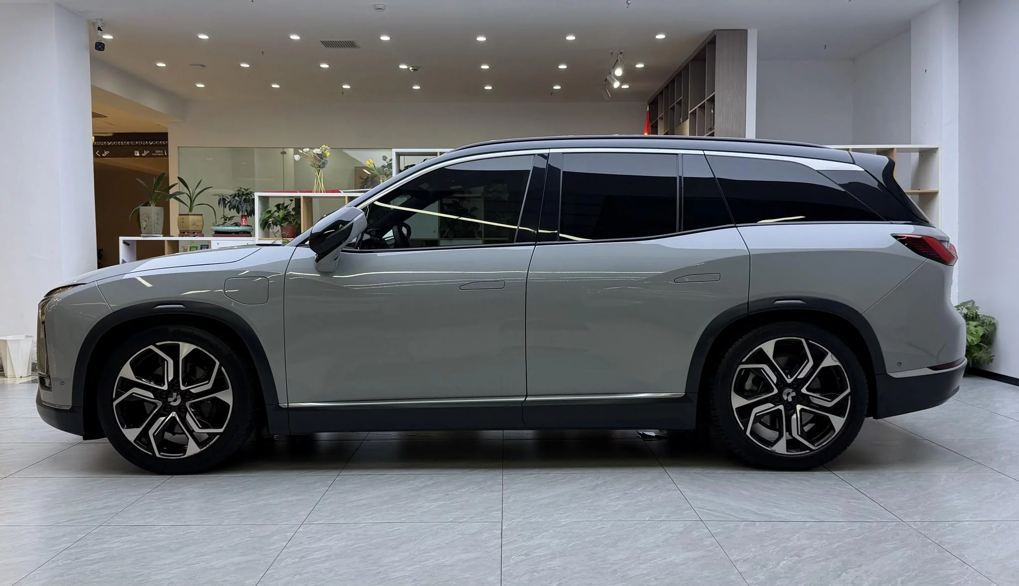 NIO ES8