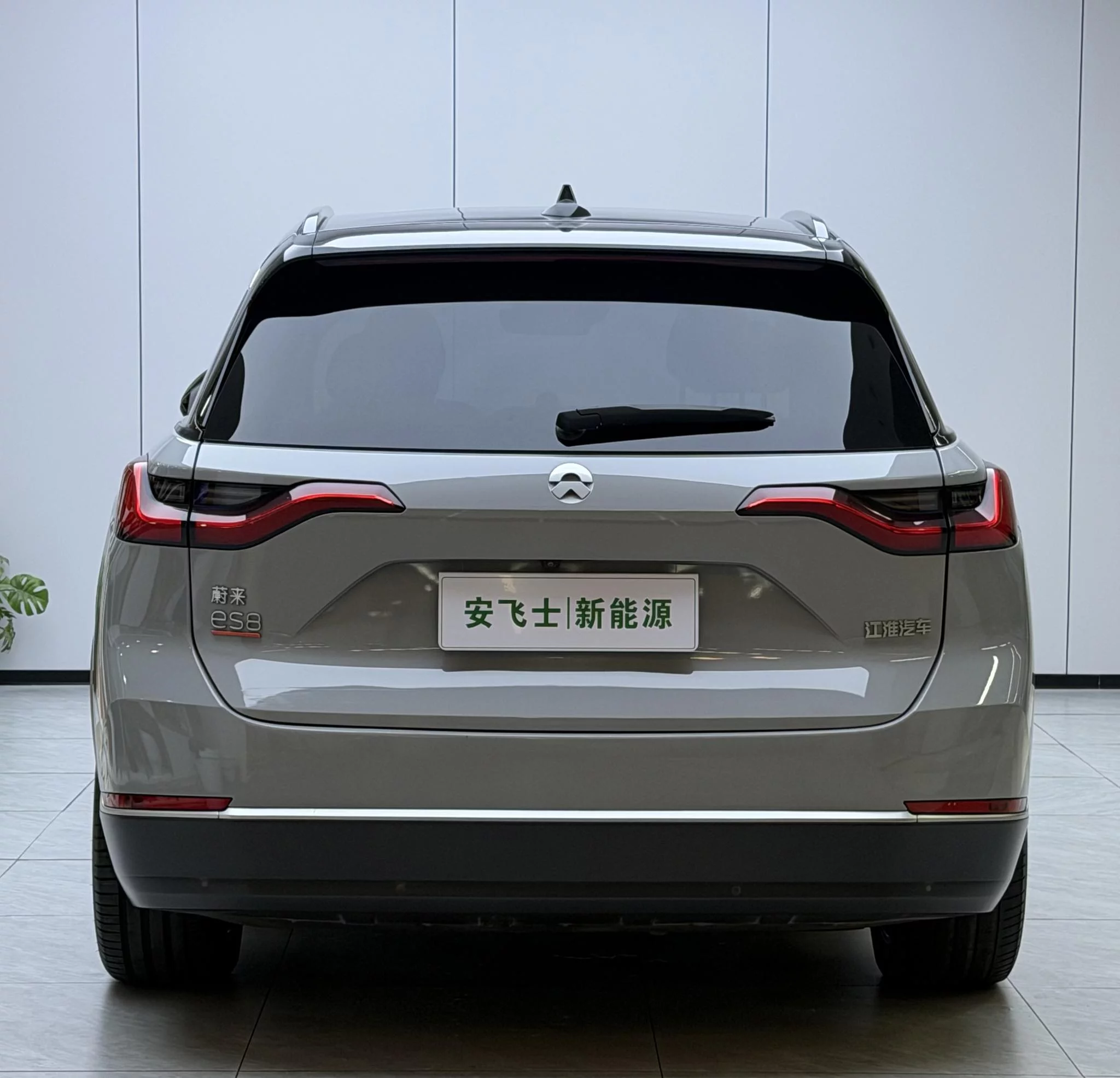NIO ES8