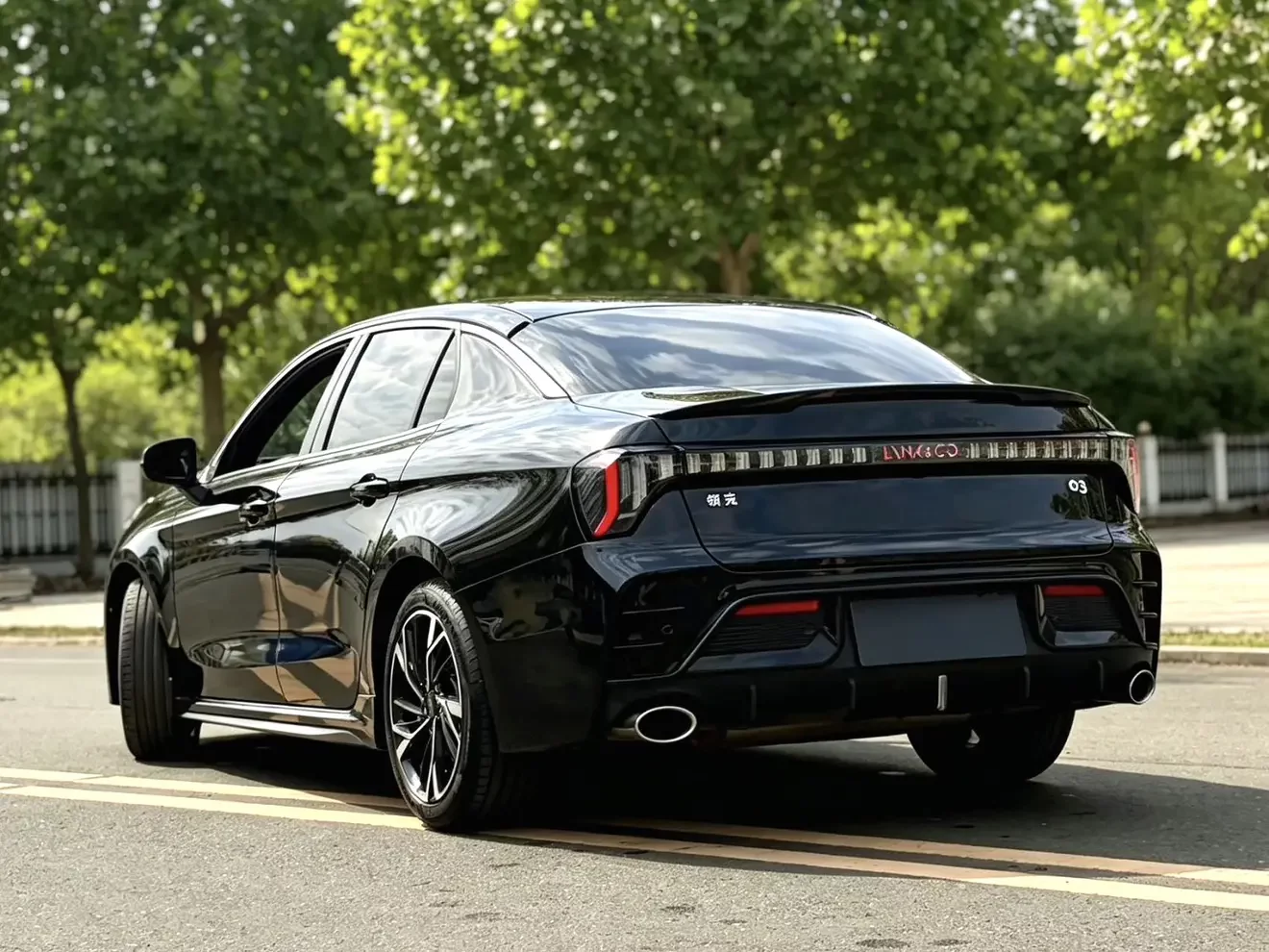Lynk & Co 03