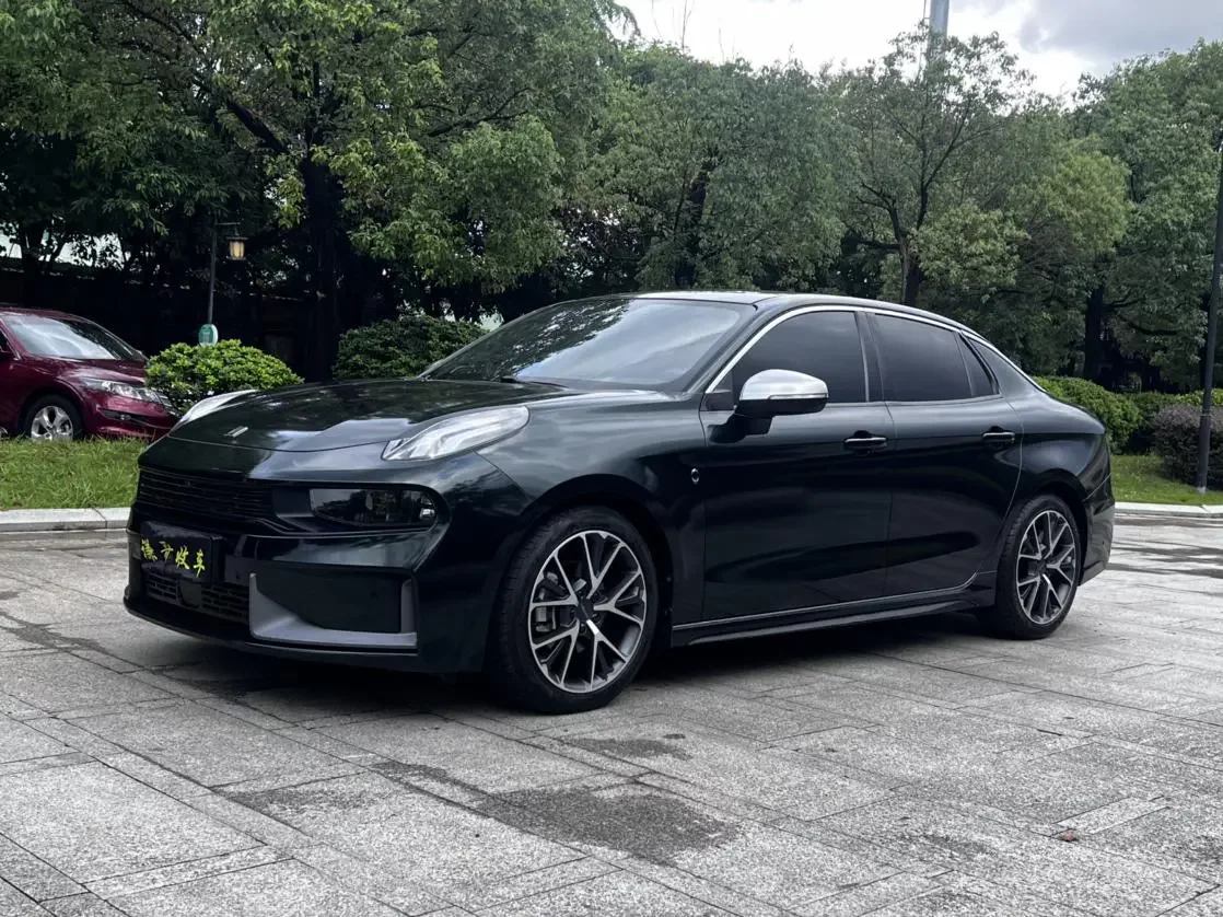 Lynk & Co 03