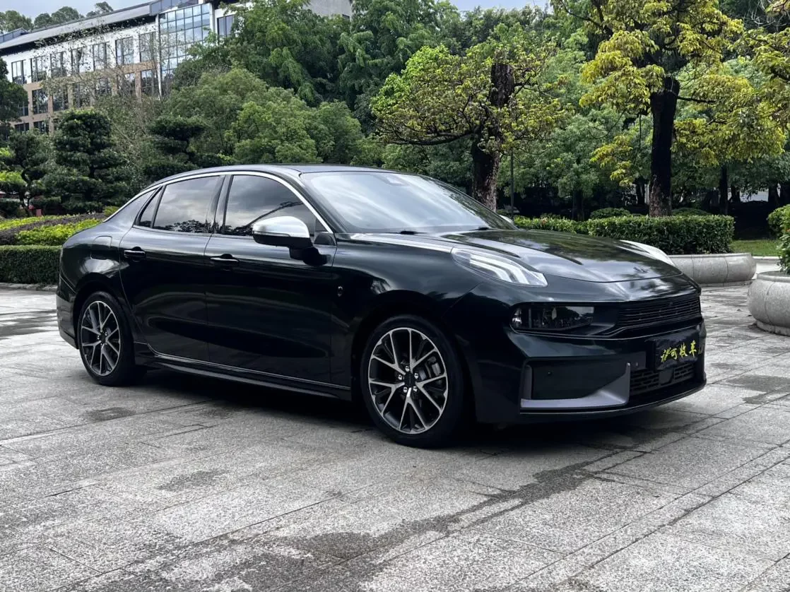 Lynk & Co 03