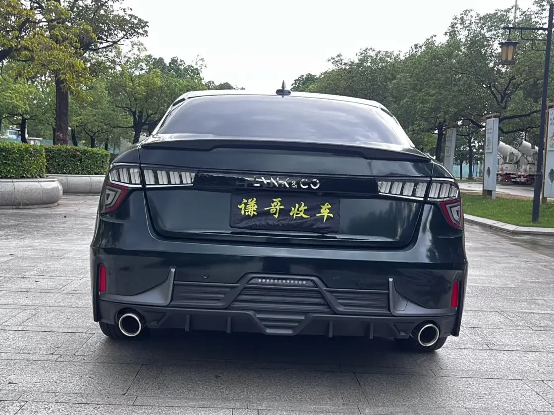 Lynk & Co 03