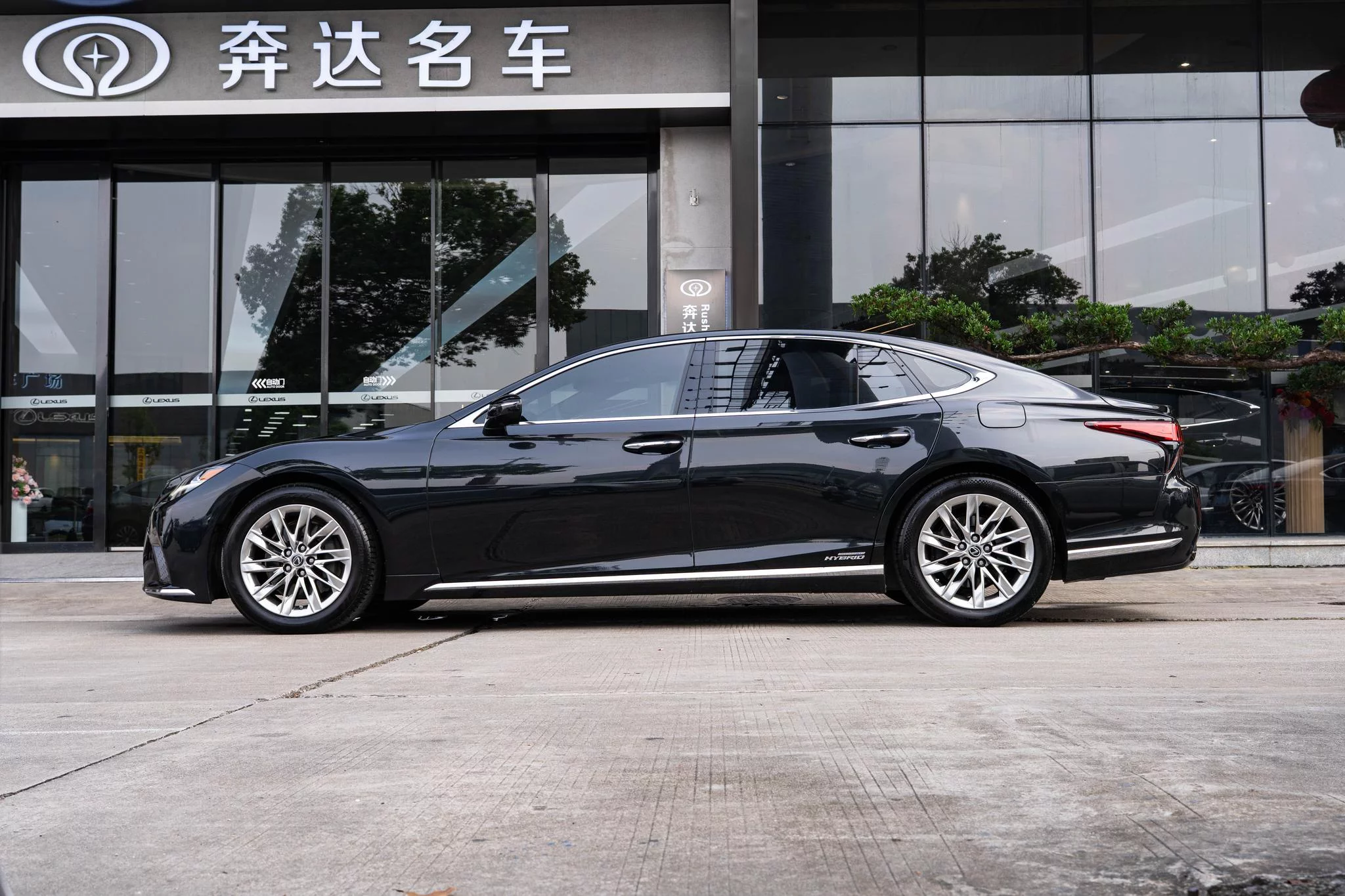 Lexus LS