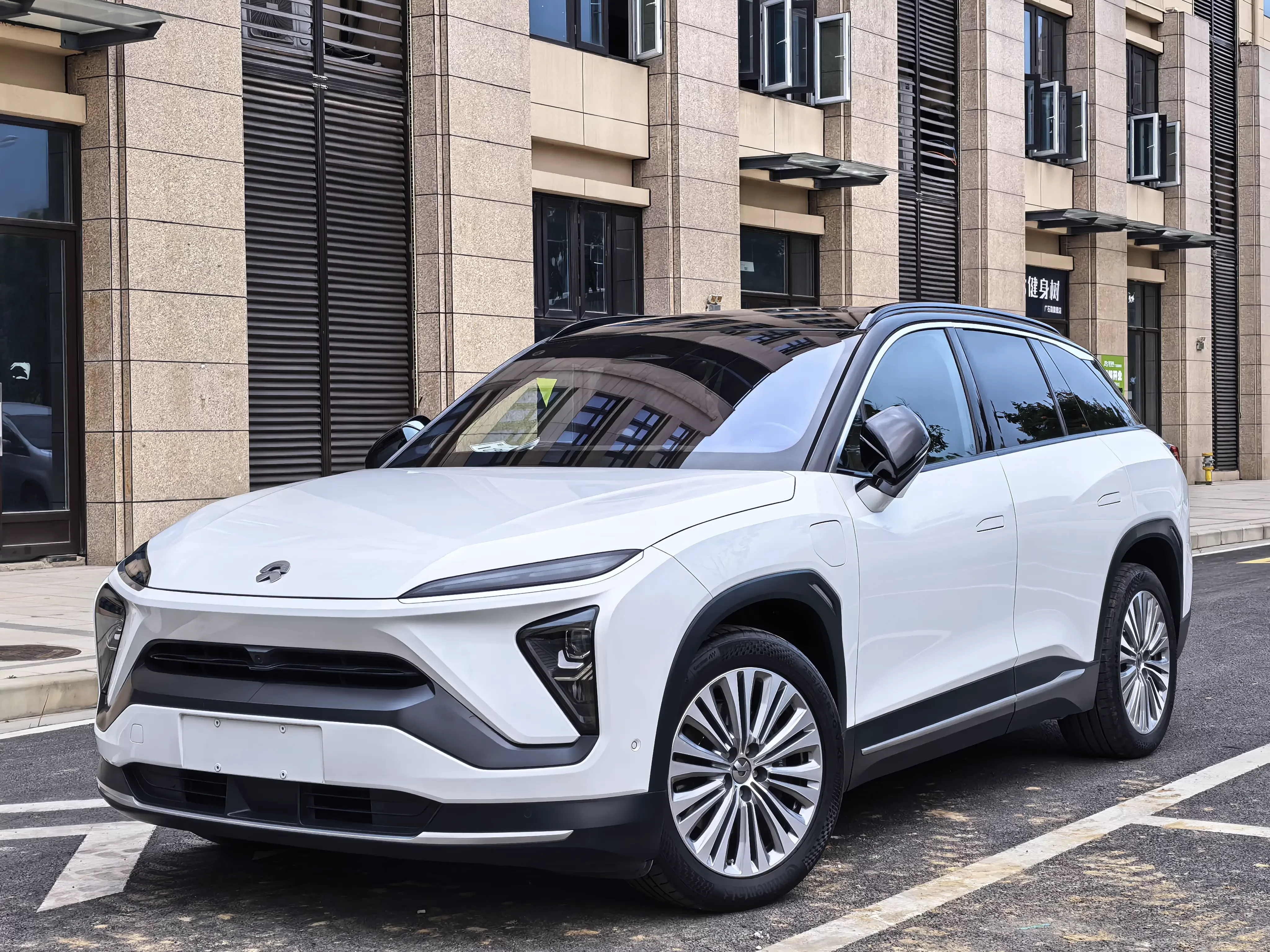 NIO ES6