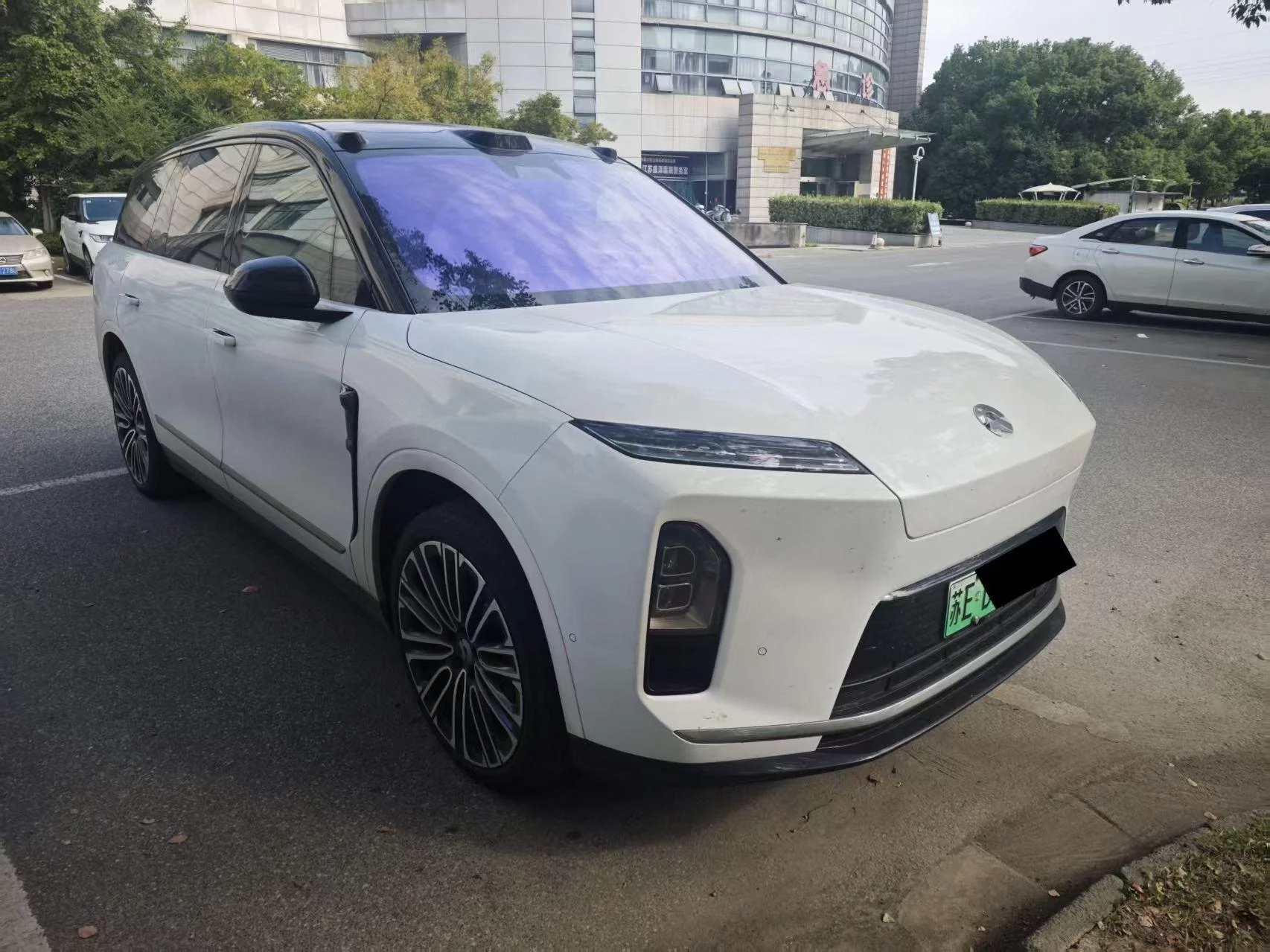 NIO ES8