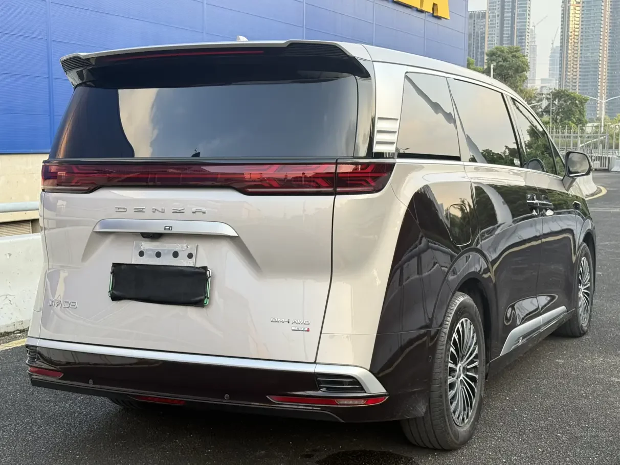 Denza D9 DM
