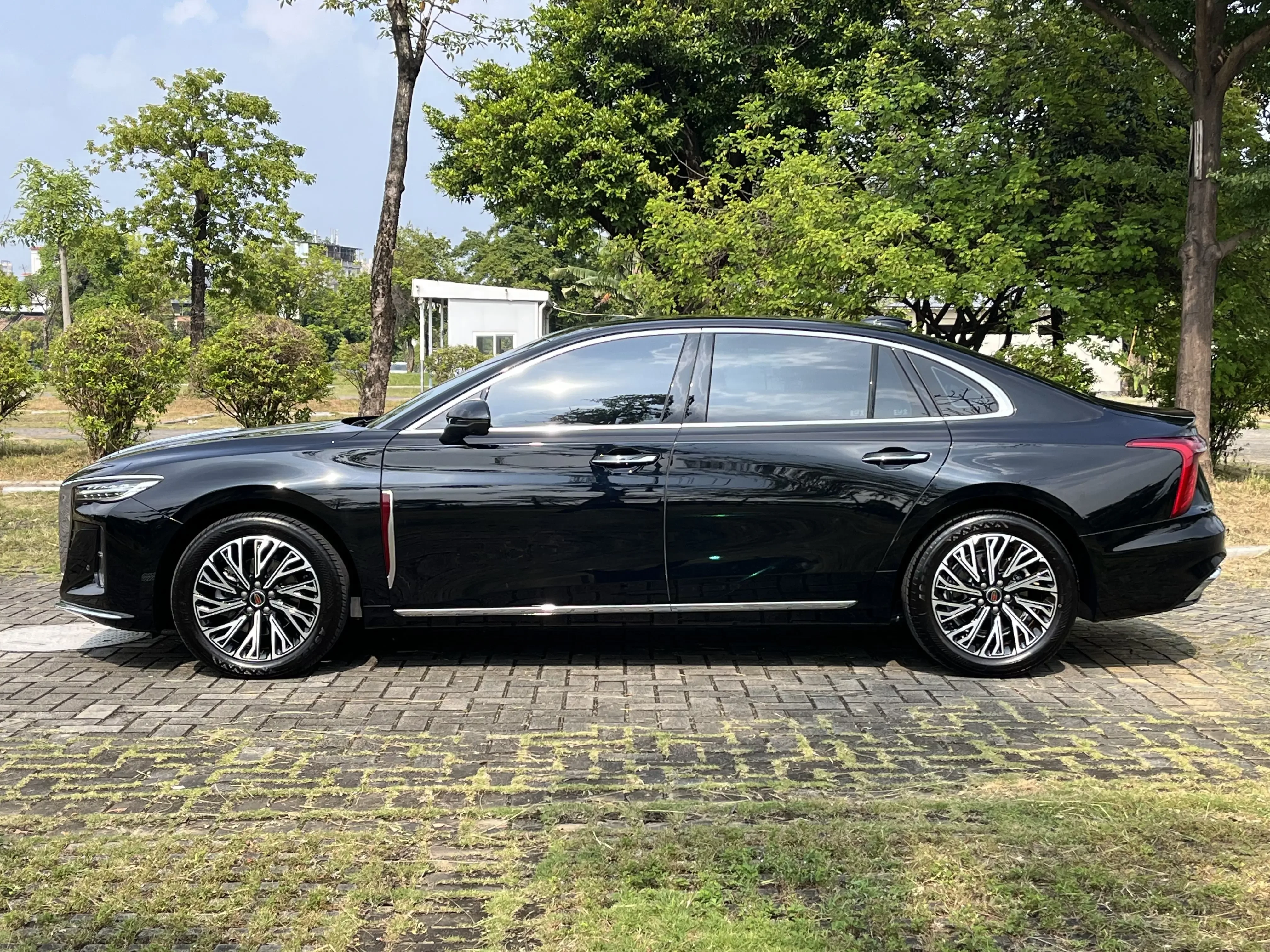 Hongqi H5