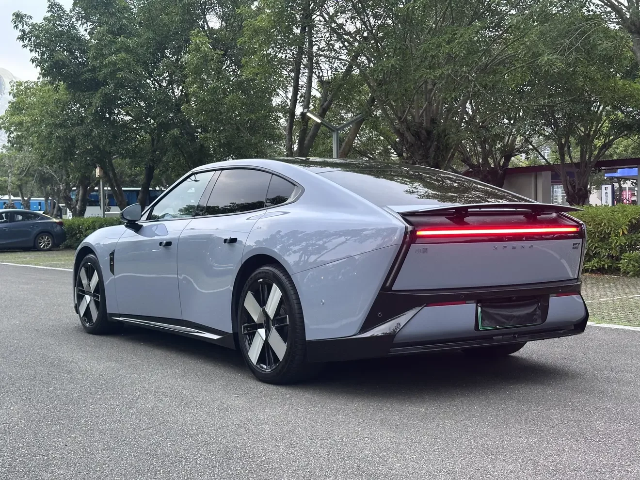 XPeng P7