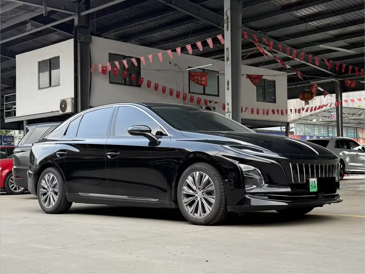 Hongqi E-QM5