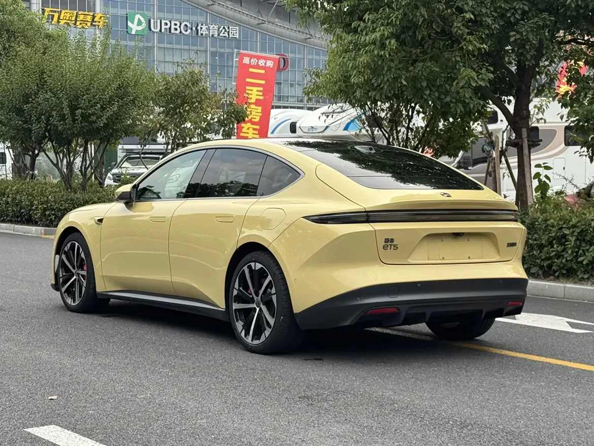 NIO ET5