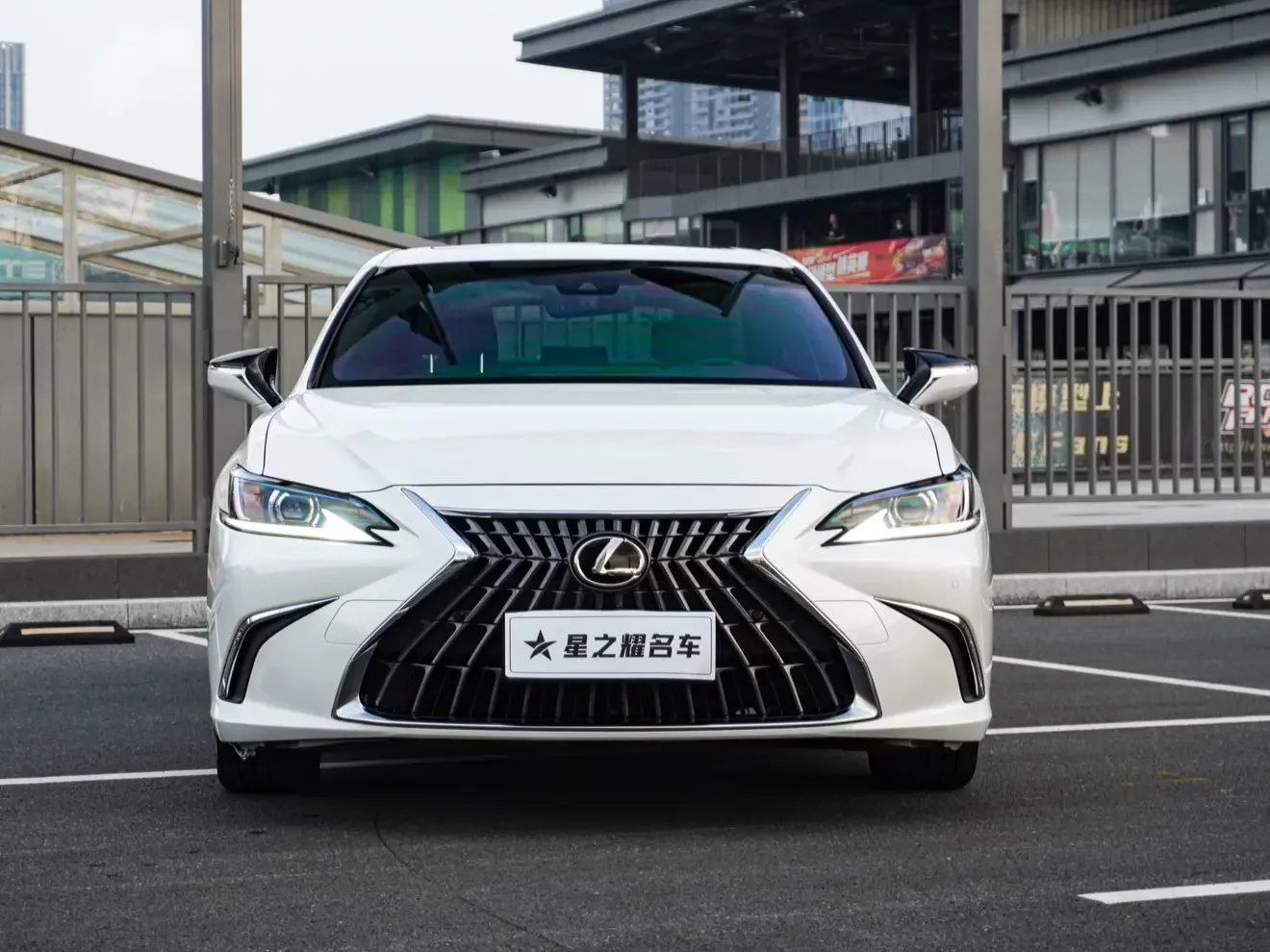 Lexus ES