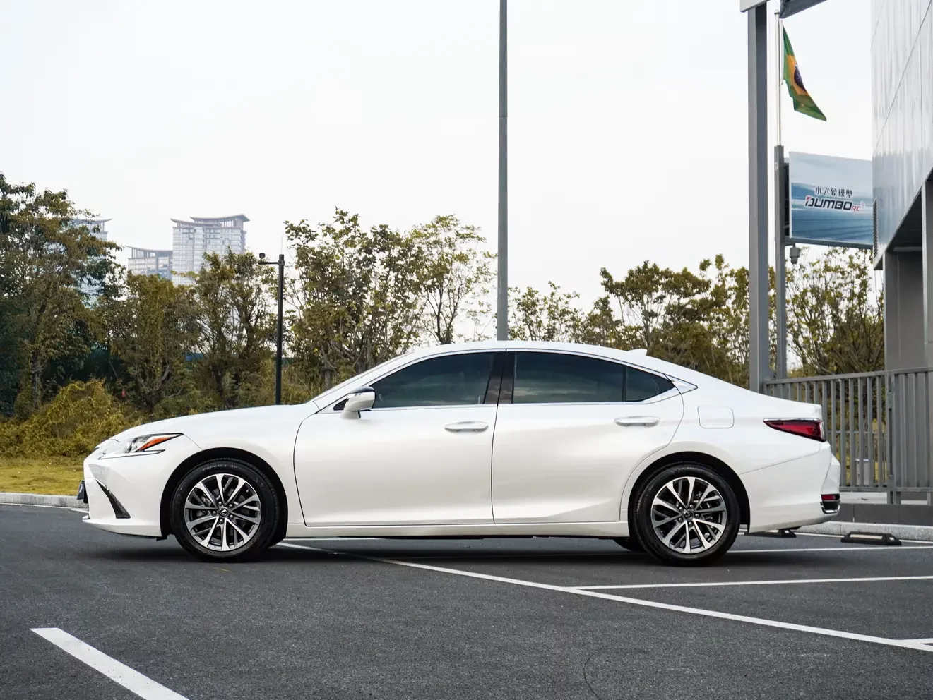 Lexus ES