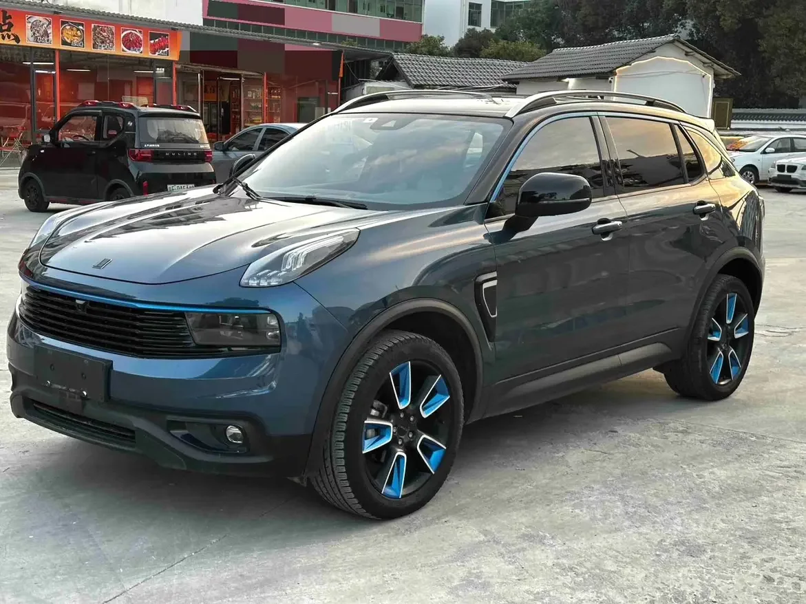 Lynk & Co 01