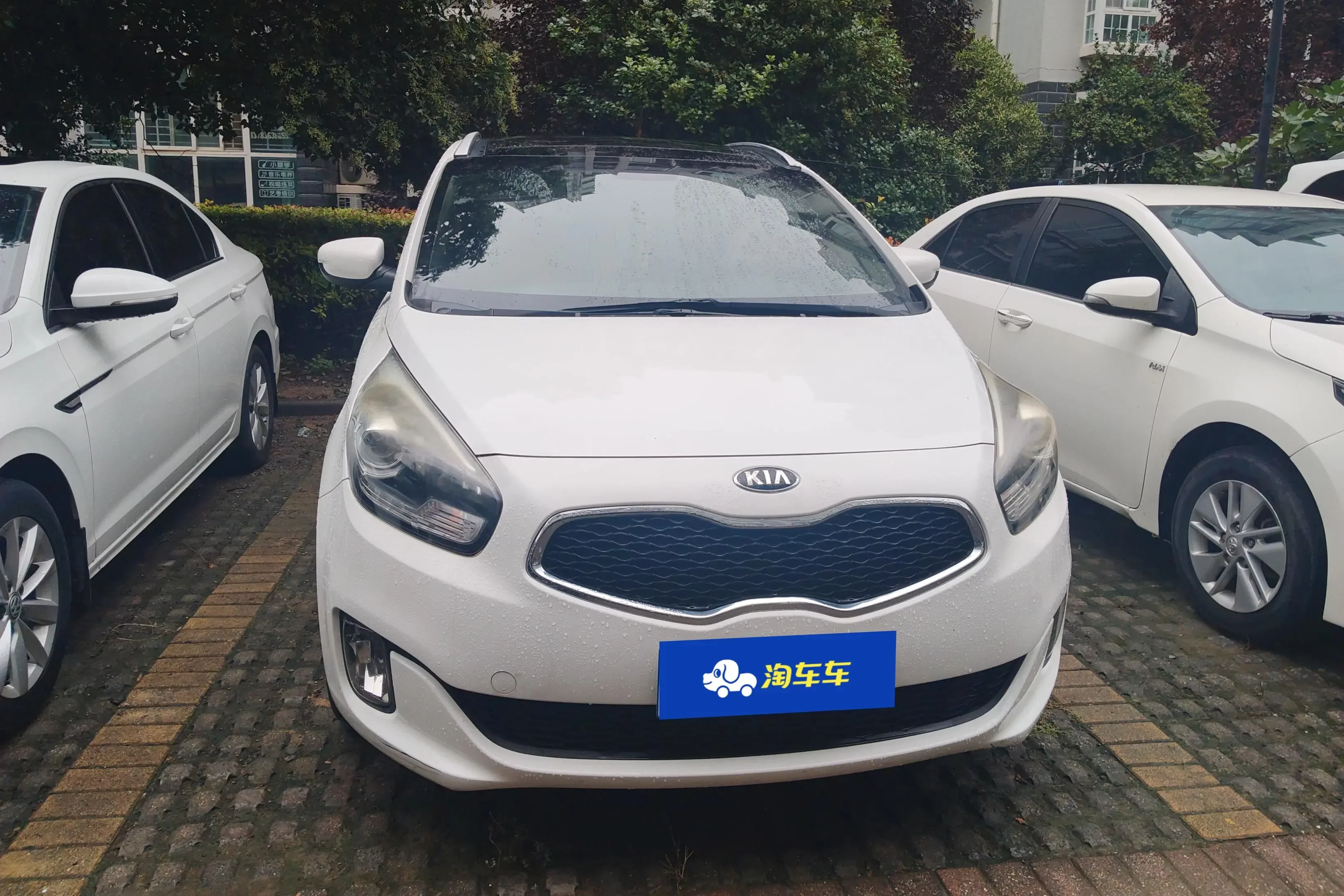 Kia Carens  из Китая
