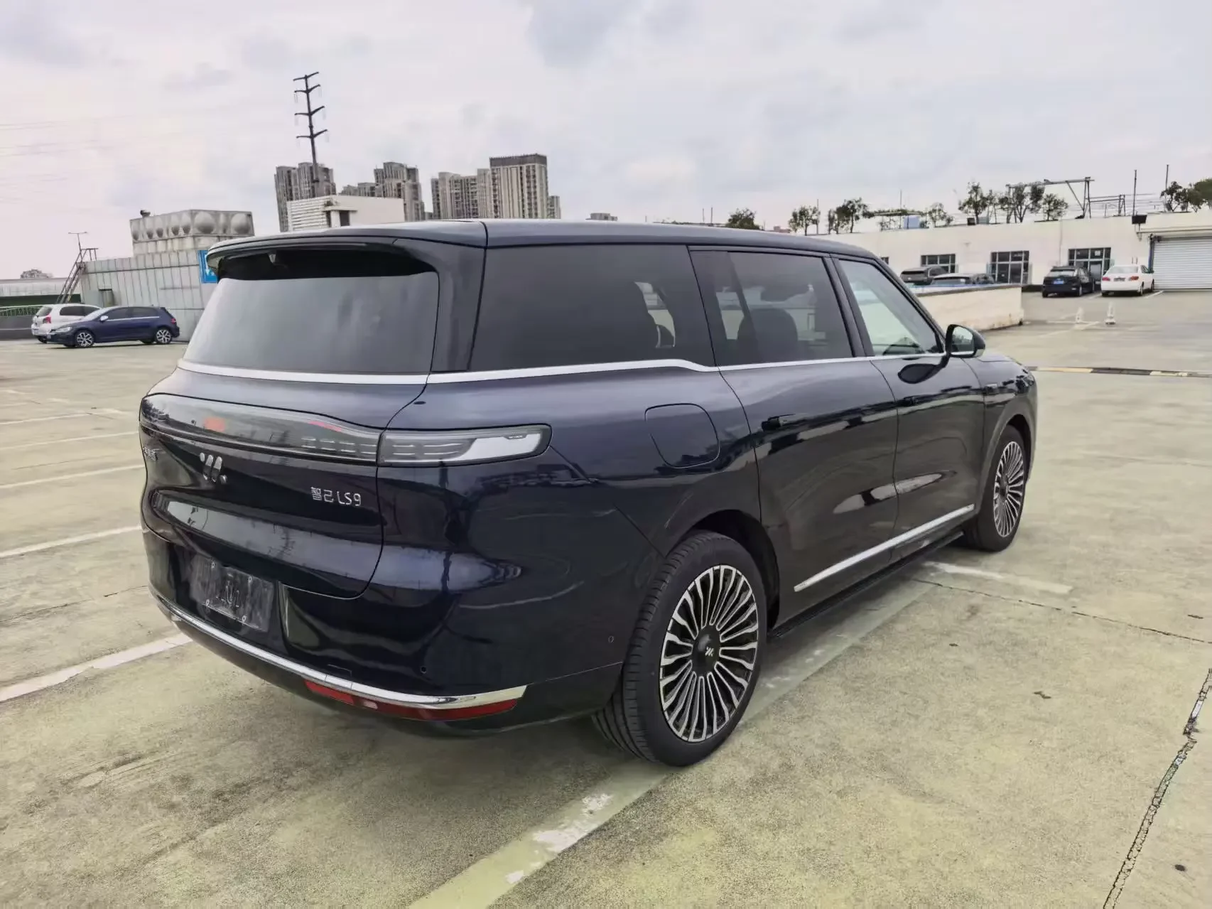 IM Motors Zhiji LS9