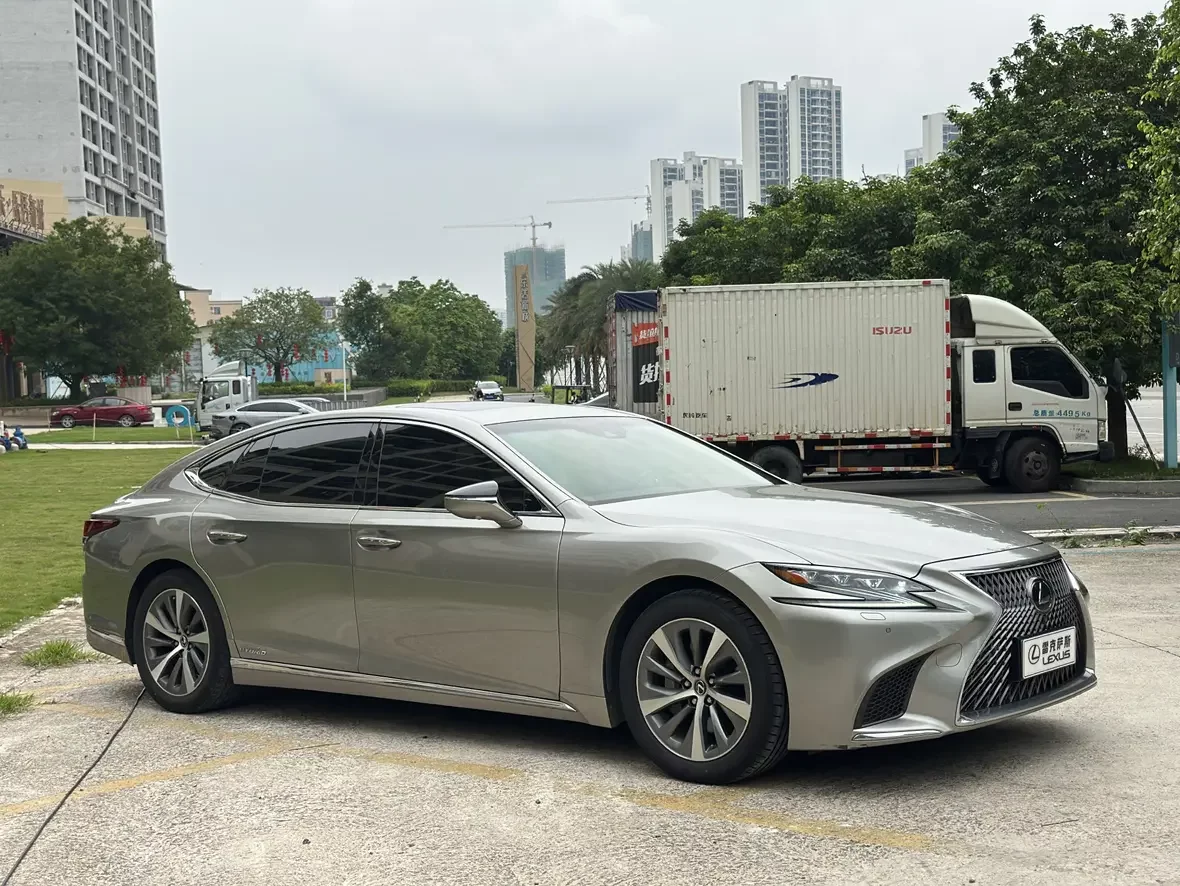 Lexus LS