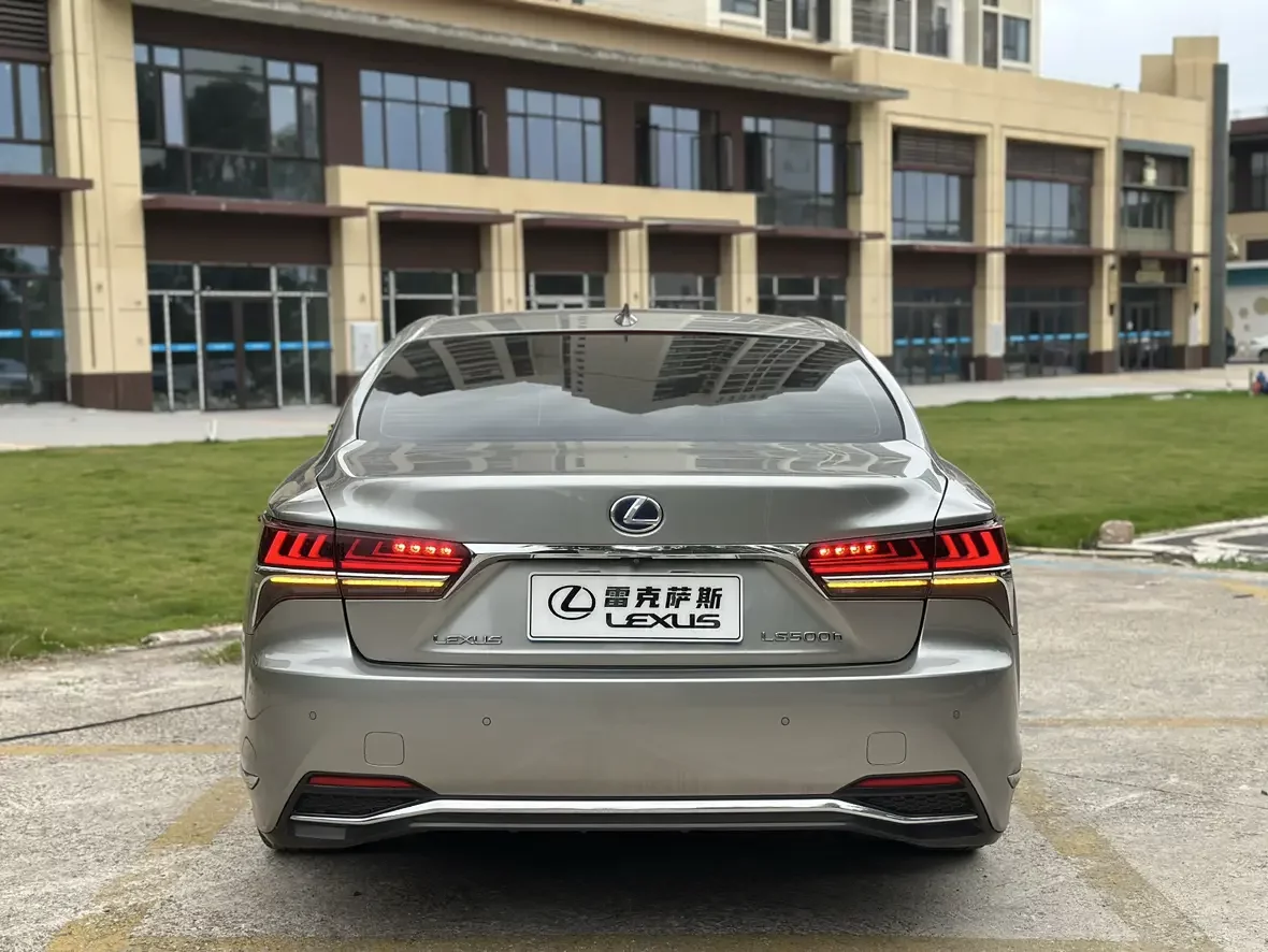 Lexus LS
