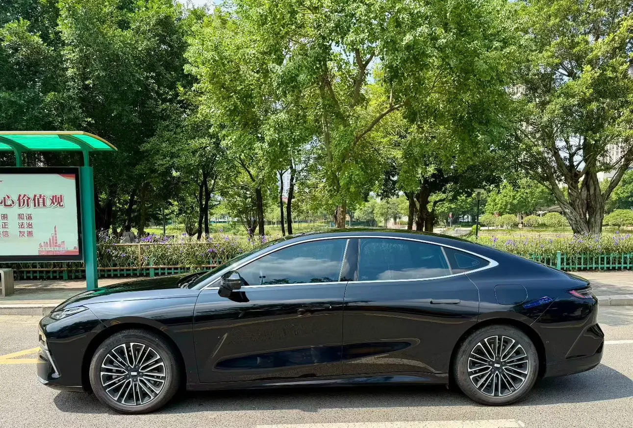 Geely Galaxy Star 8 PHEV