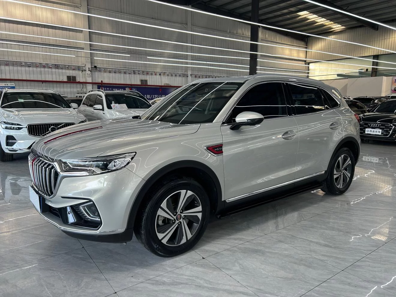 Hongqi HS5
