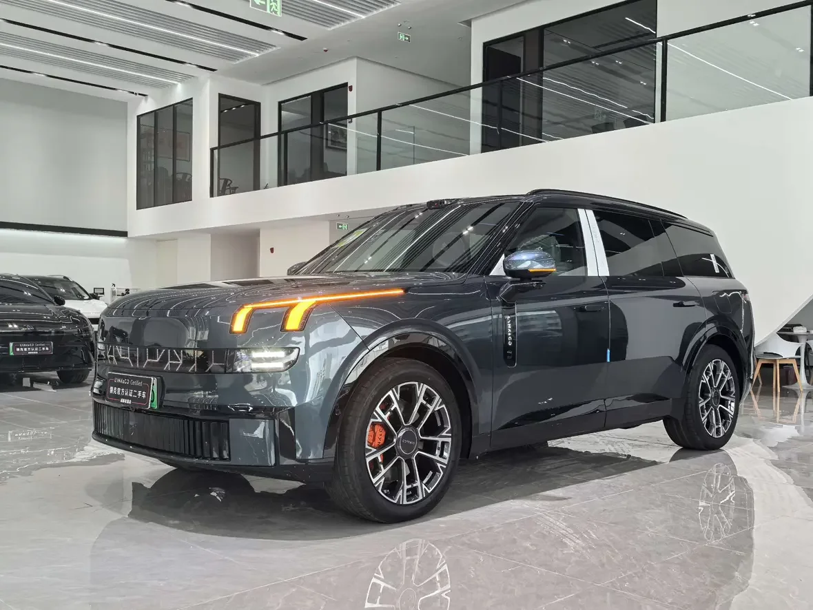 Lynk & Co 900