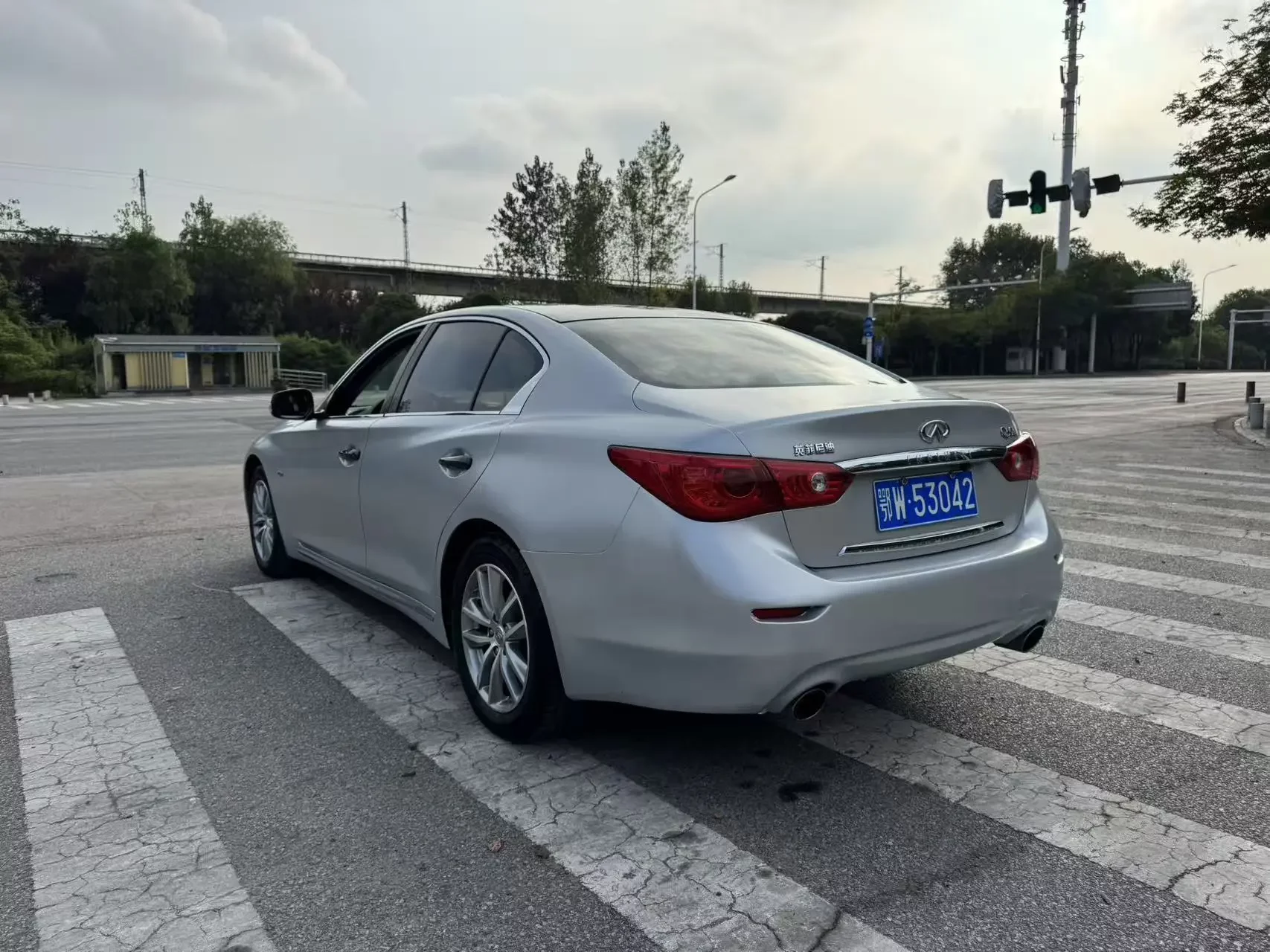 Infiniti Q50L
