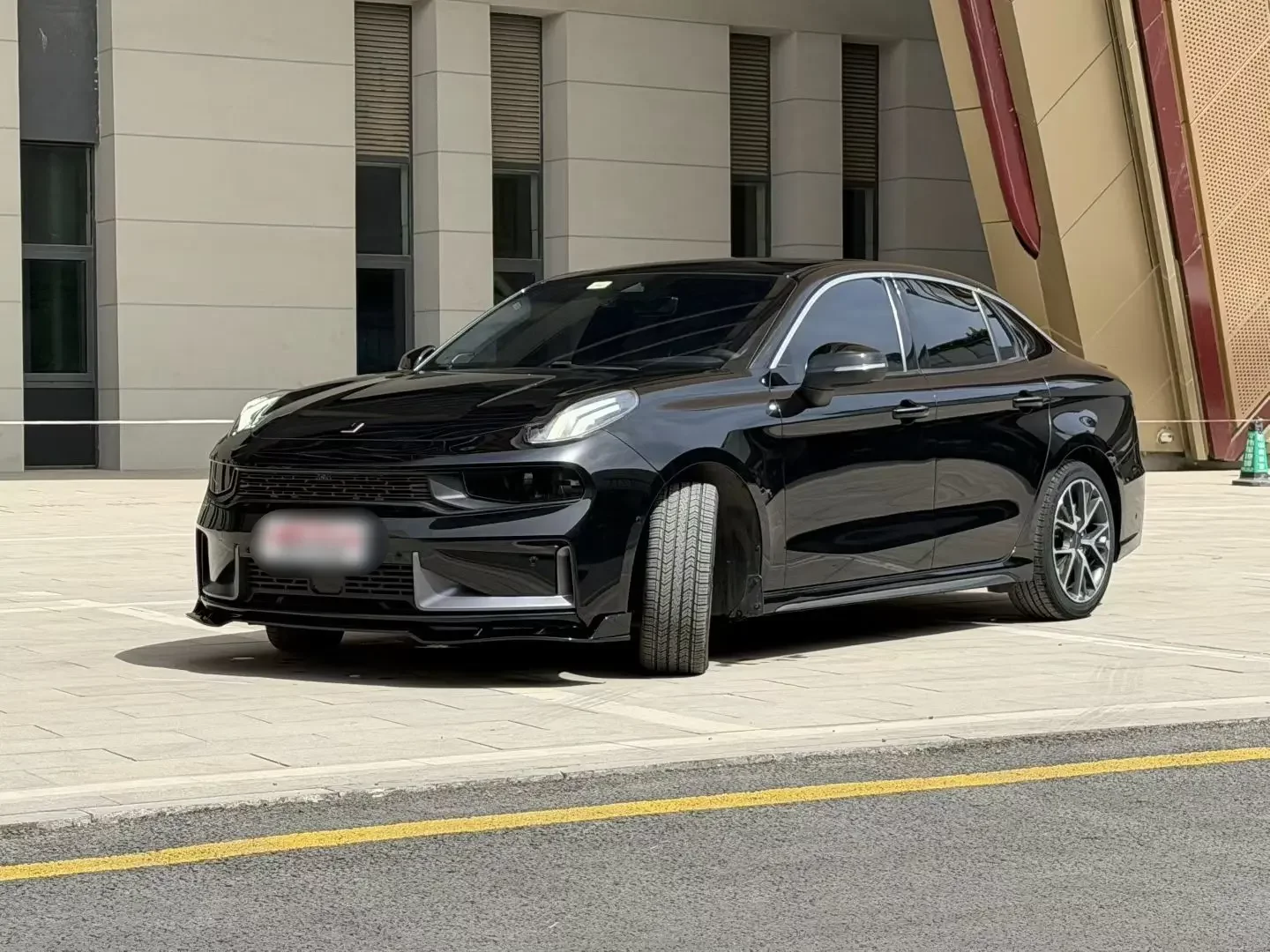 Lynk & Co 03