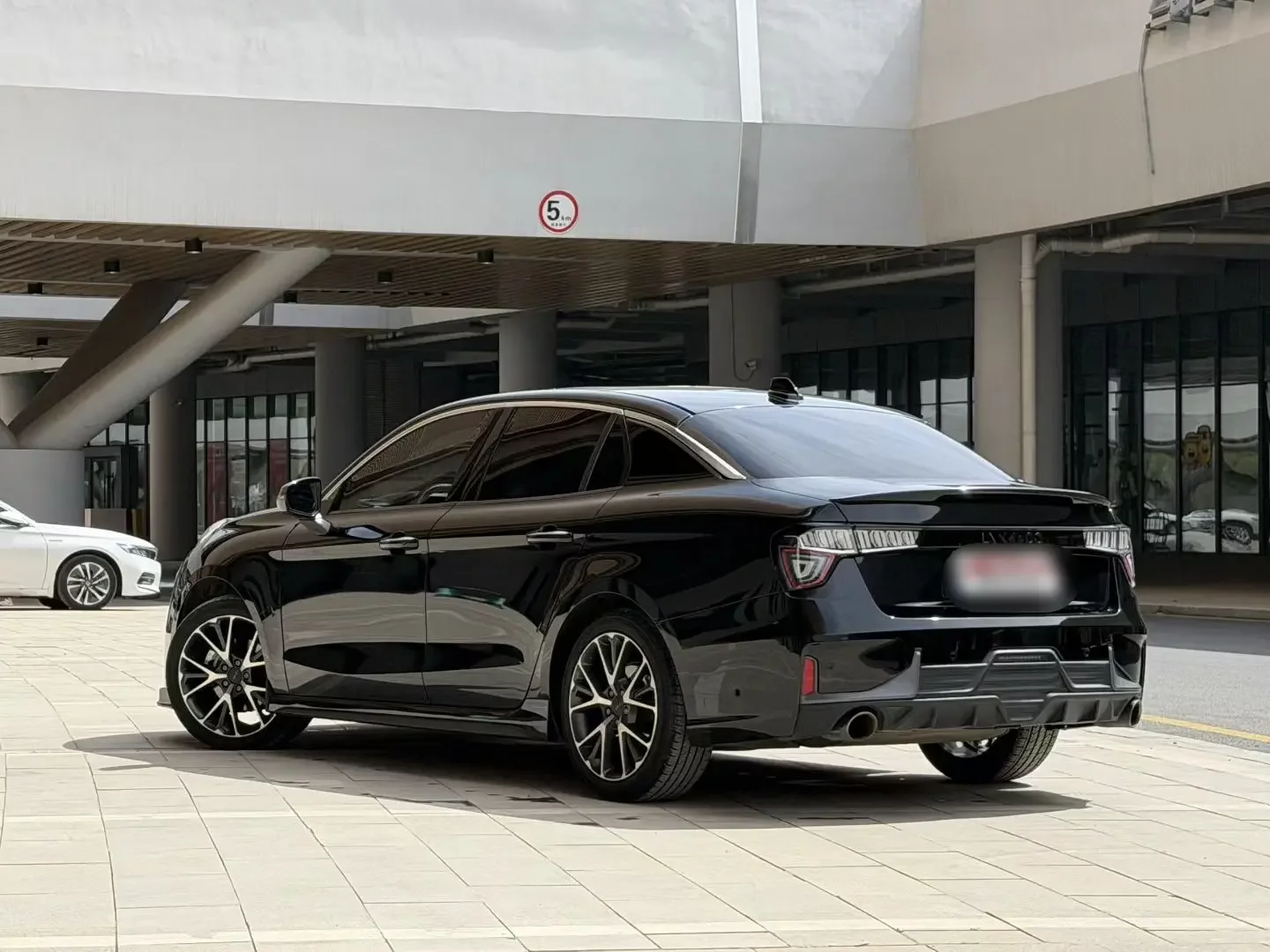 Lynk & Co 03