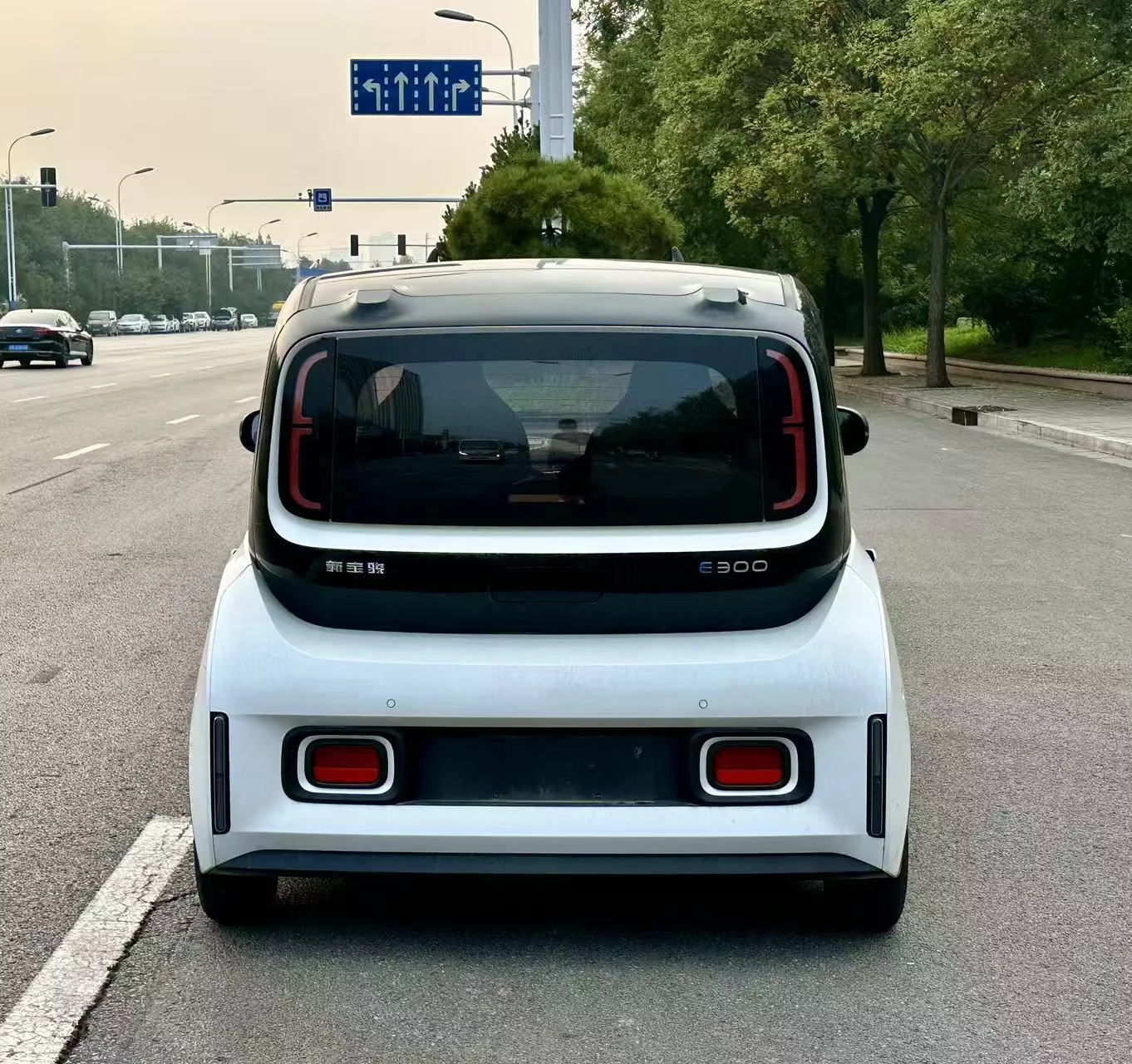 Baojun E300