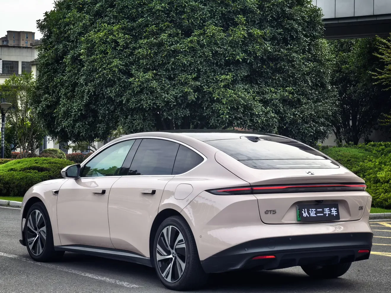 NIO ET5