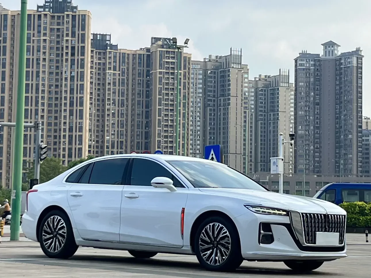 Hongqi H5