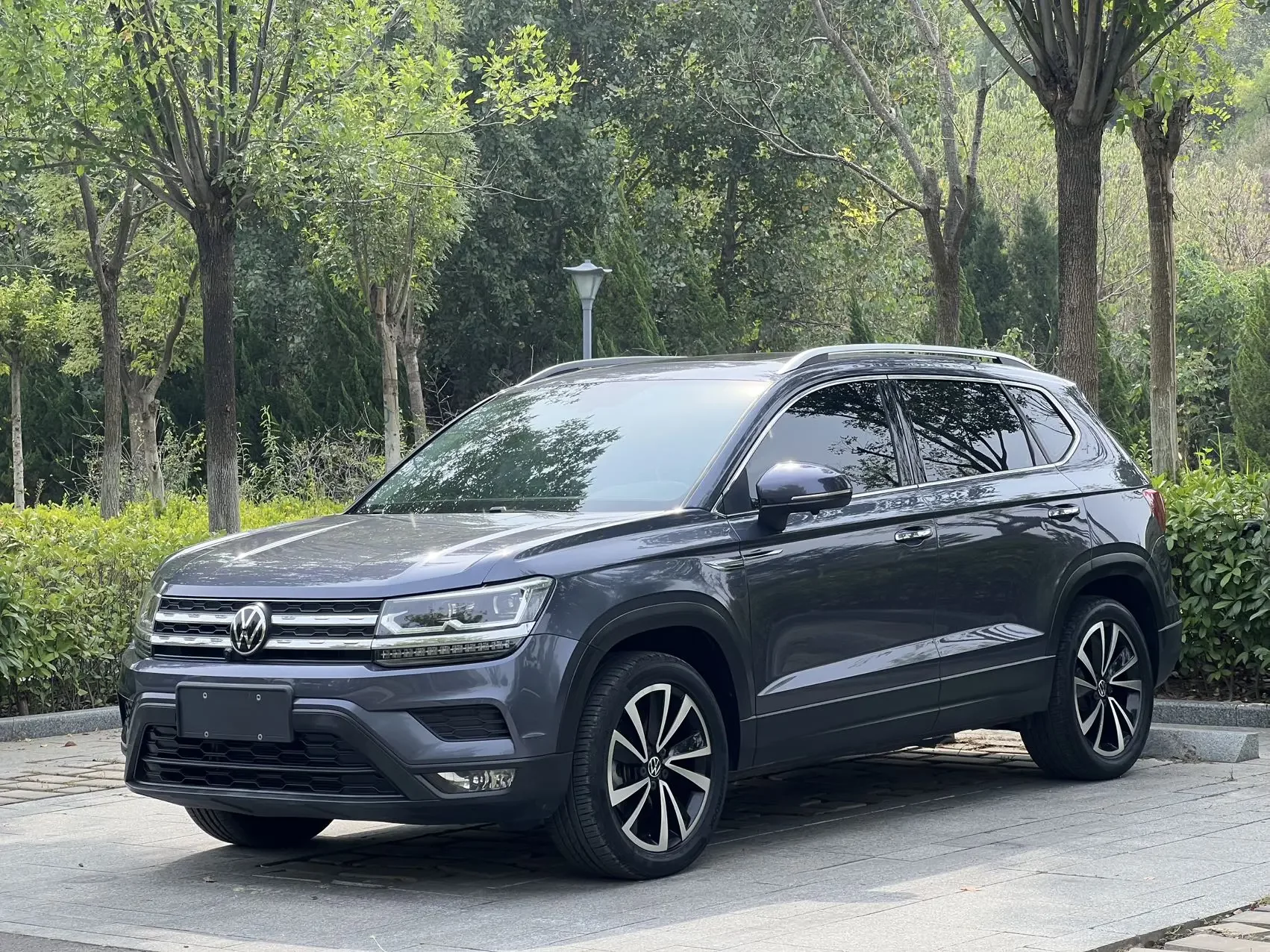 VOLKSWAGEN THARU