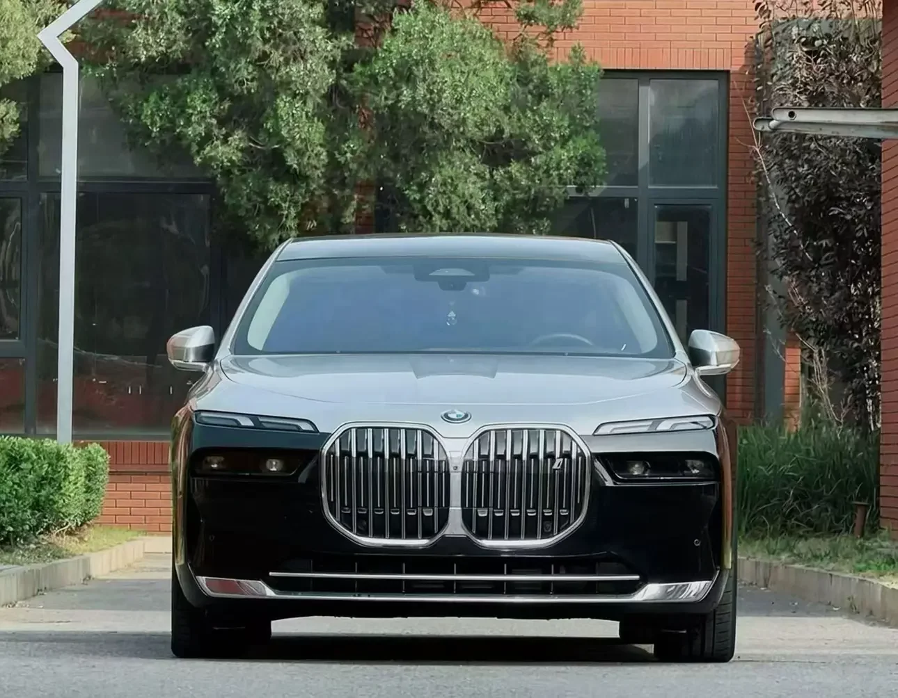 BMW i7