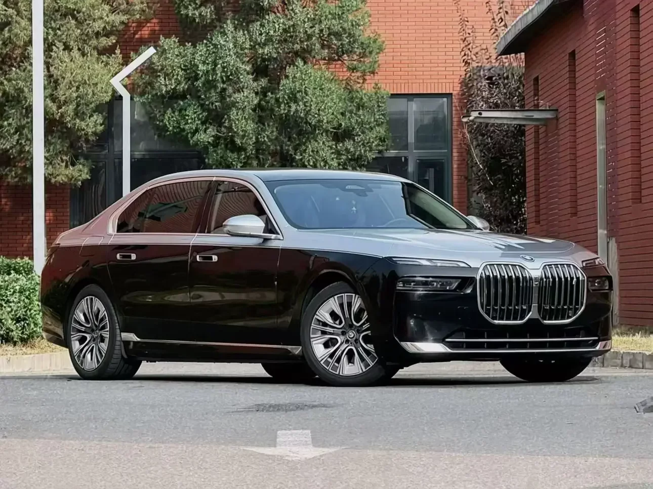 BMW i7