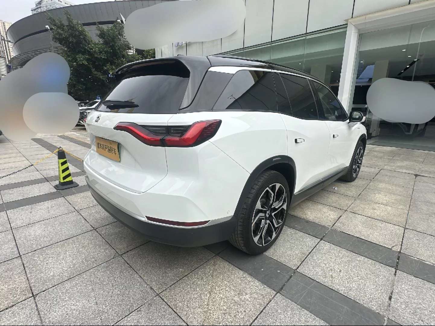NIO ES8