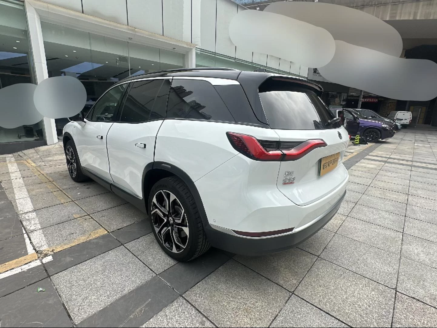 NIO ES8