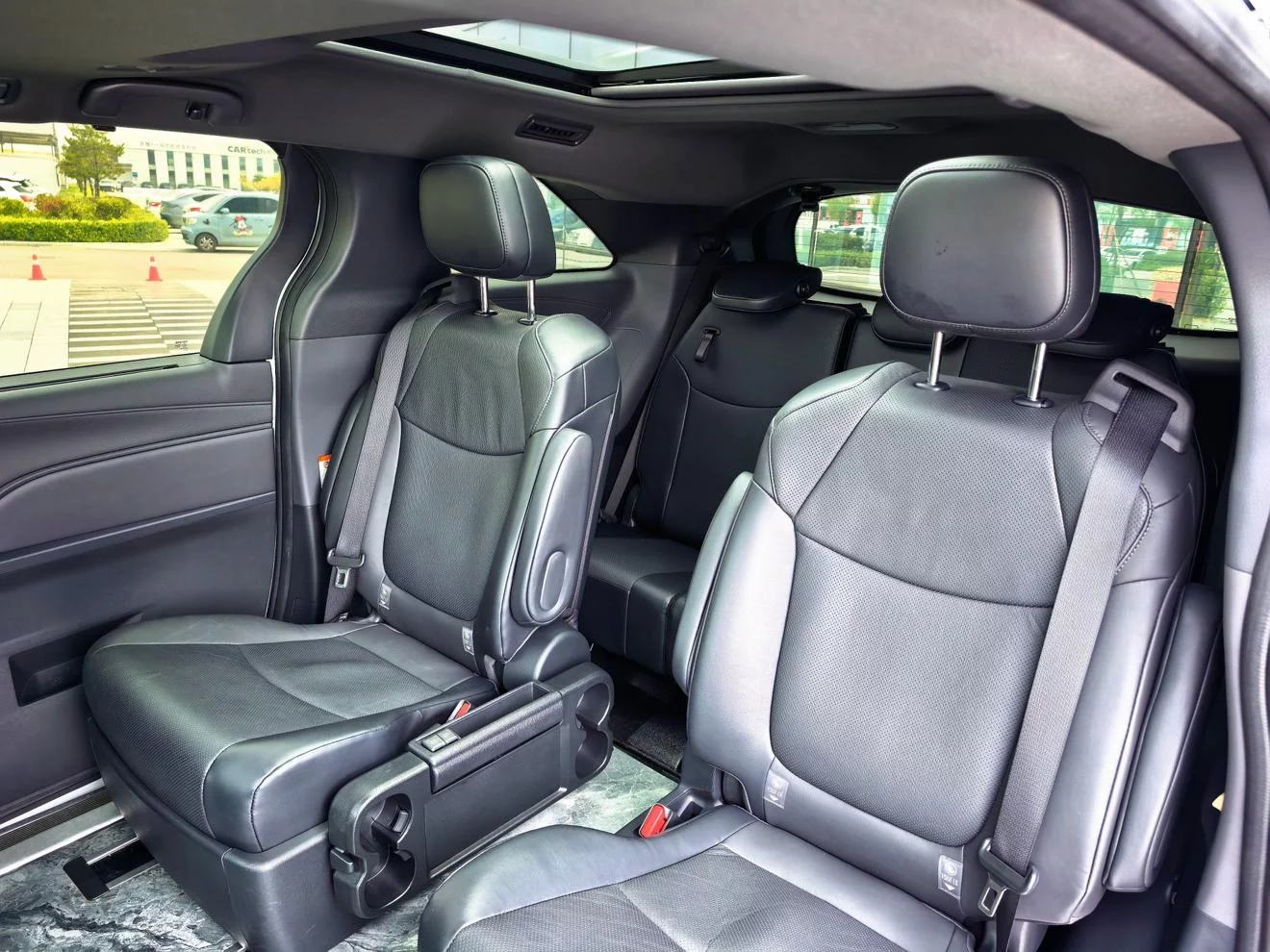 TOYOTA GRANVIA