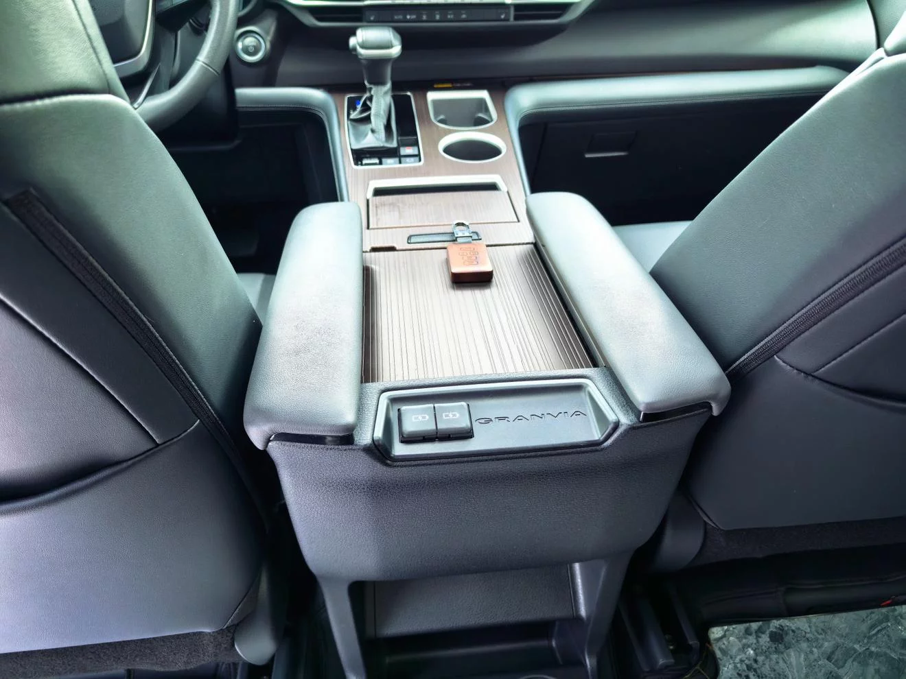 TOYOTA GRANVIA