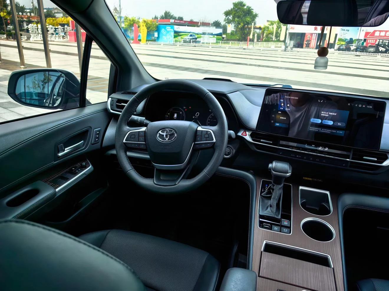 TOYOTA GRANVIA