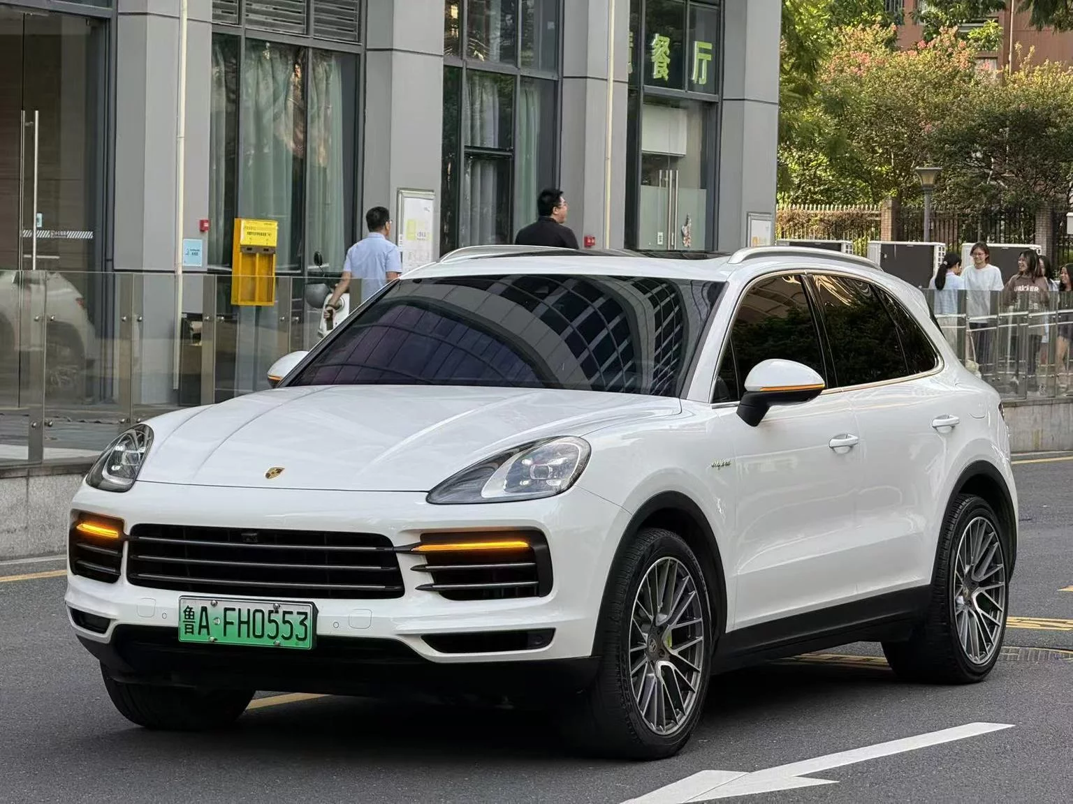 Porsche Cayenne E-Hybrid  из Китая