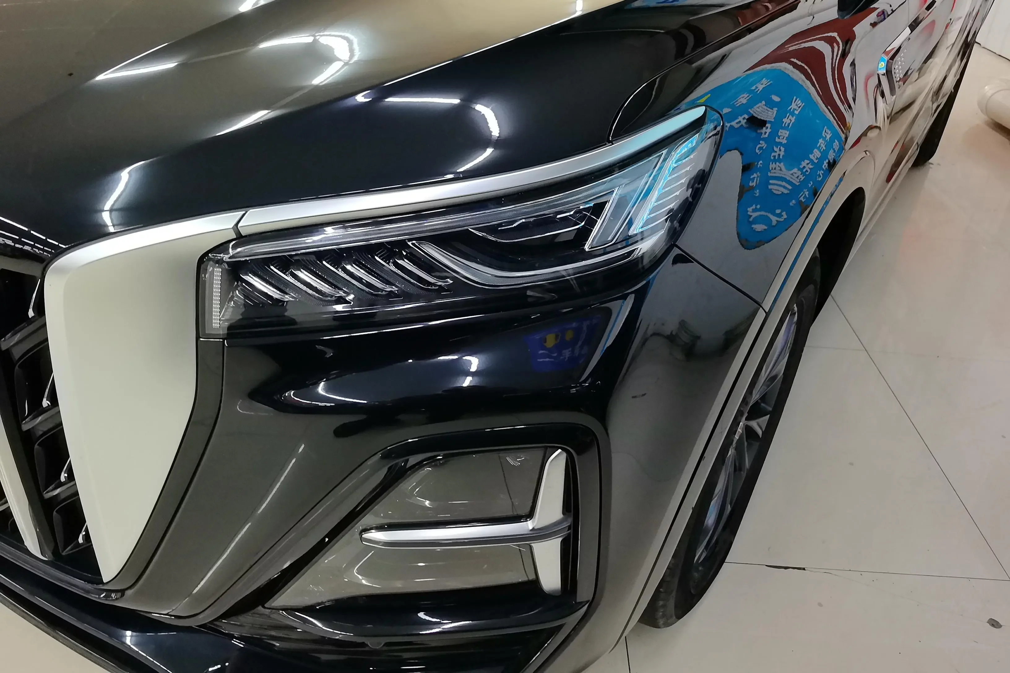 Hongqi HS5