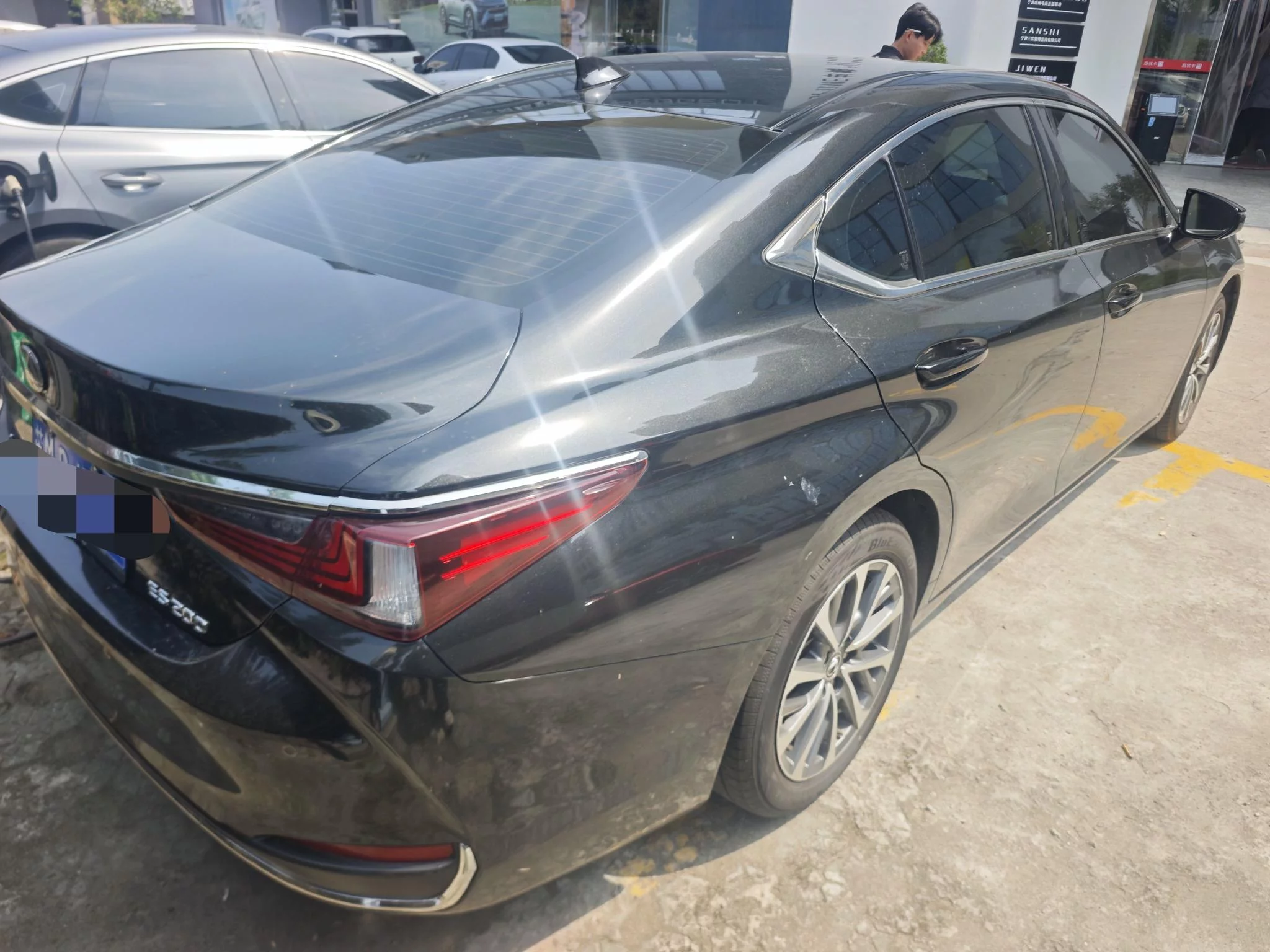 Lexus ES