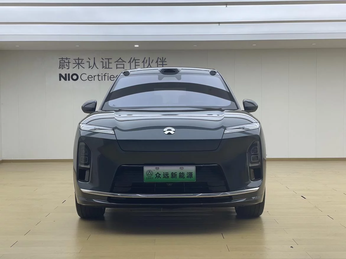 NIO ES8